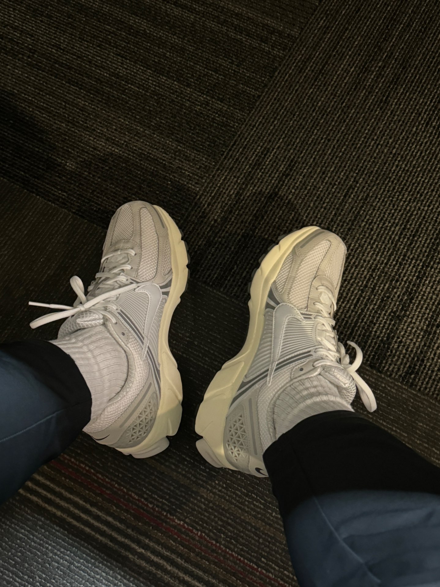 custom review-Nike Air Zoom Vomero 5 Беговые кроссовки Низкий топ Серый Черный Унисекс