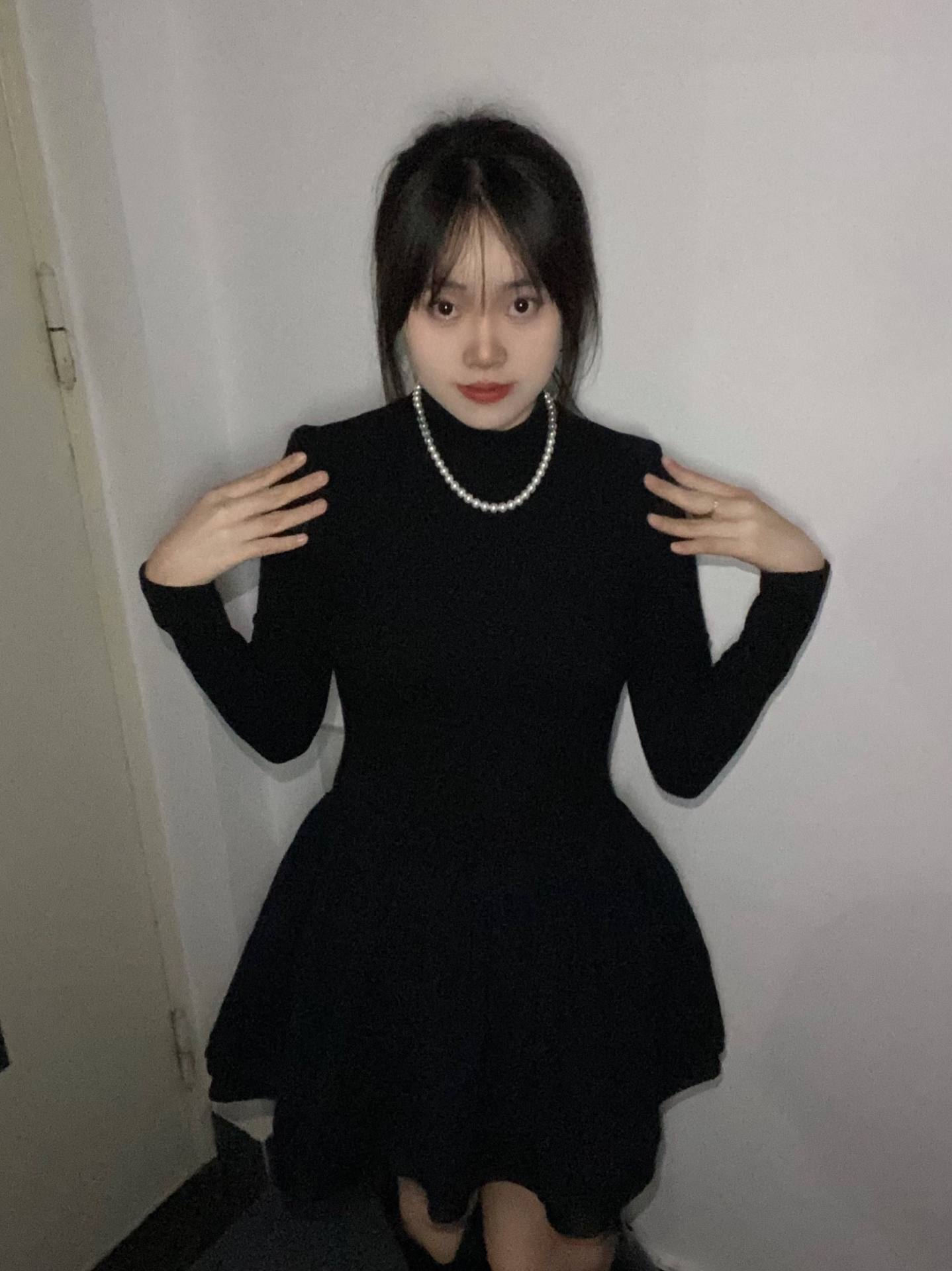 黑色裙子配黑长筒靴 绝绝子啊宝子们🐥🐥🐥