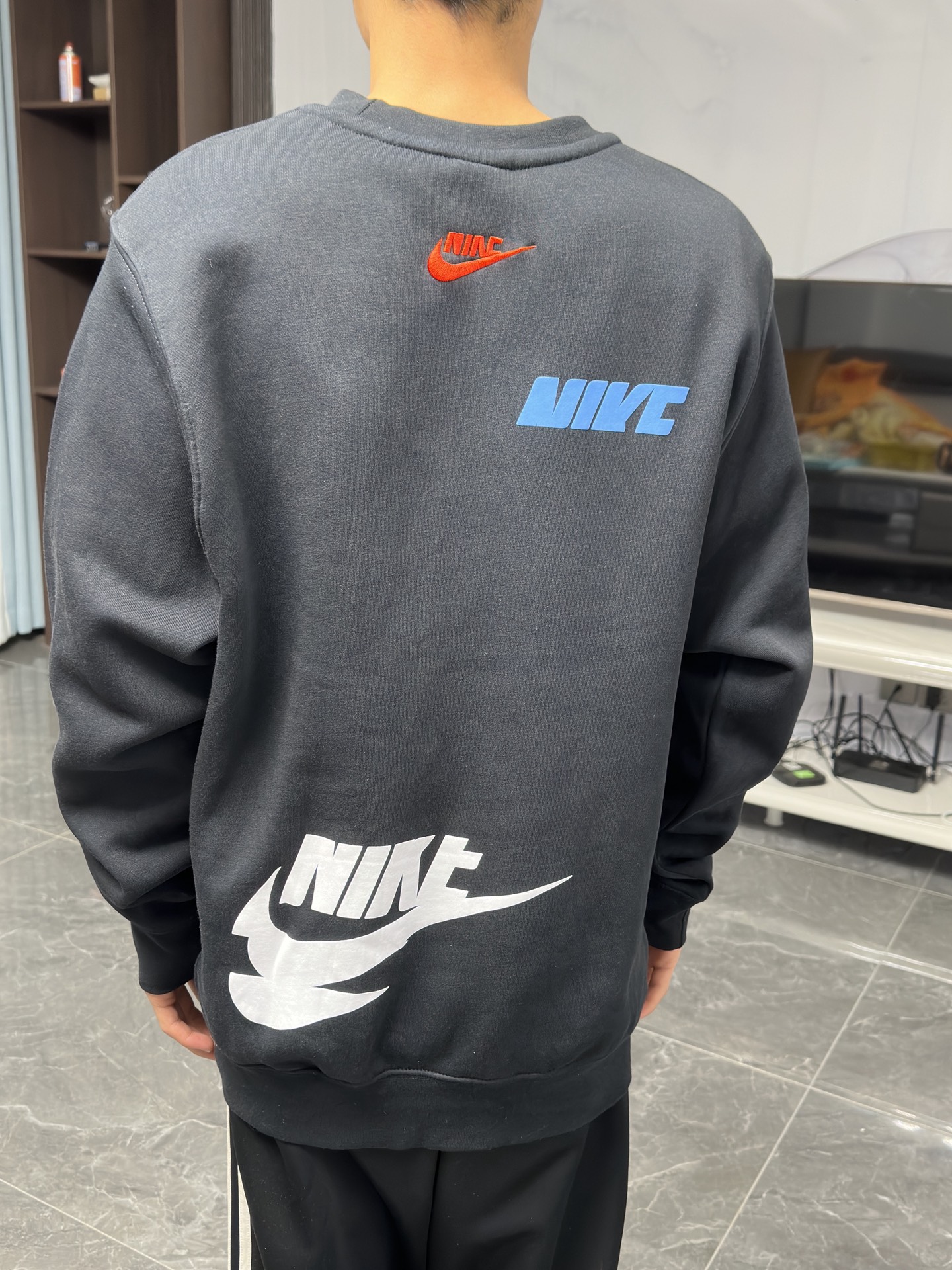 custom review-Nike Sportswear Essentials Черный Мужской Свитшот