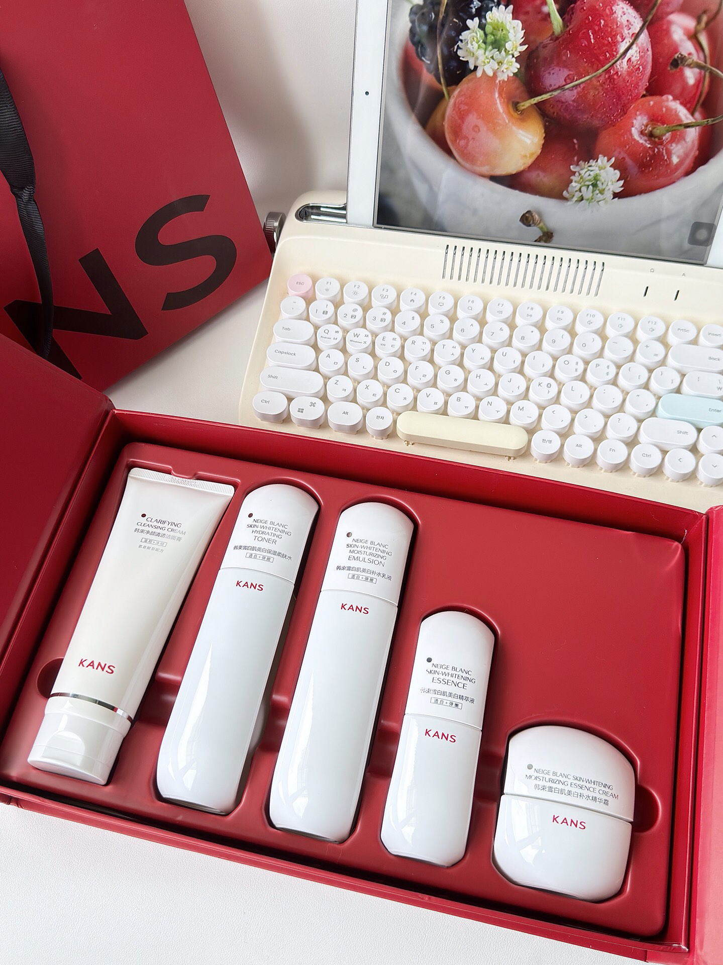 我看哪个小美女还在因为肤色瞎折腾 我入手了韩束白蛮腰五件套 坚持用