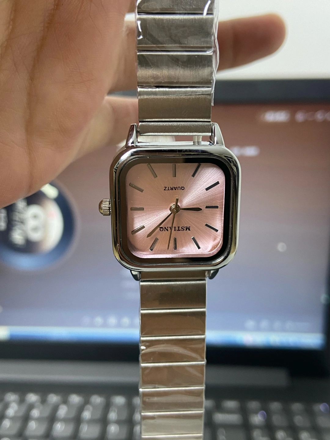 新买的粉色方盘手表 太心水啦!