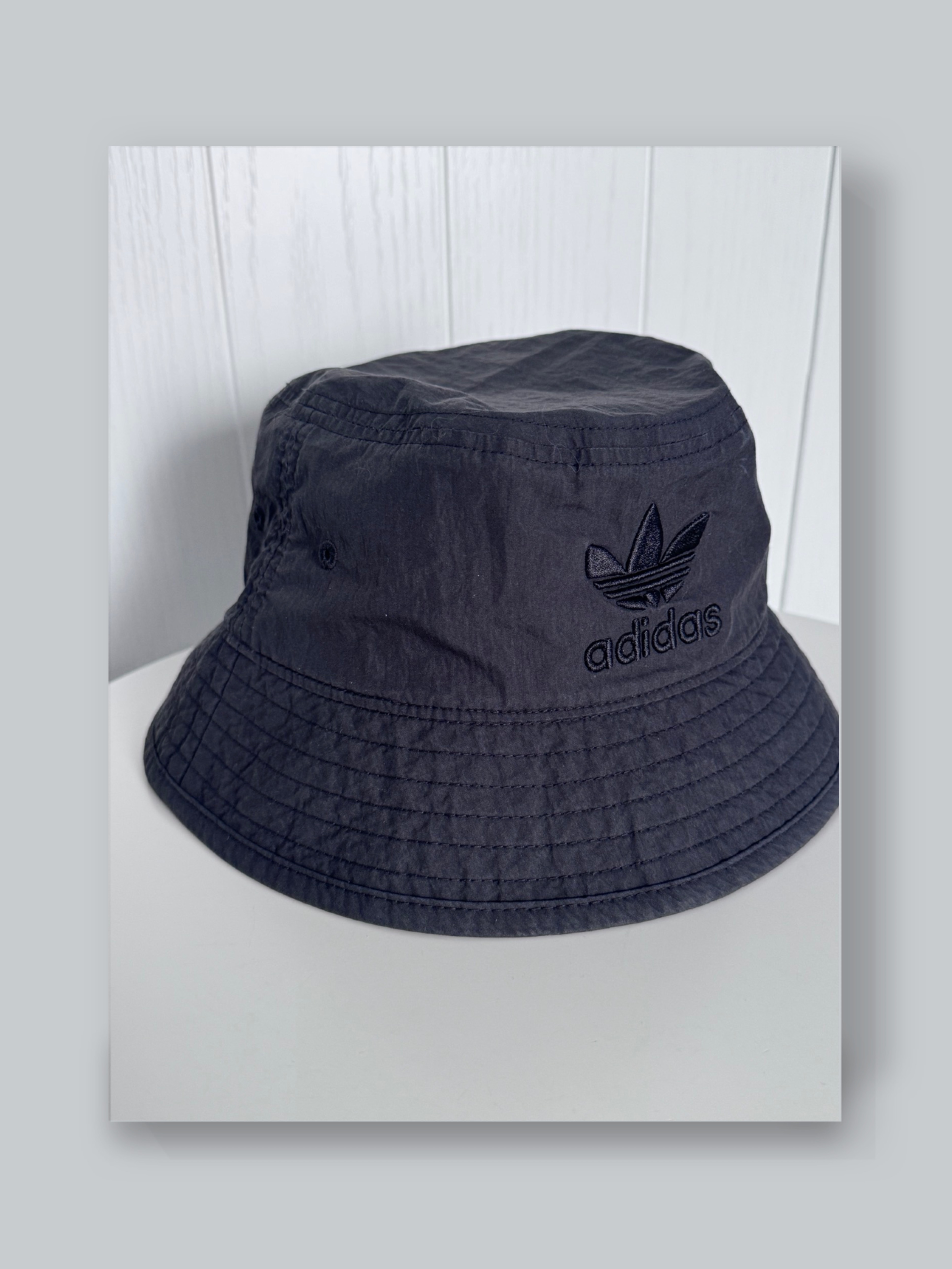 一阵风92就会把帽子吹飞 #这单品真的很夏天  #阿迪达斯adidas