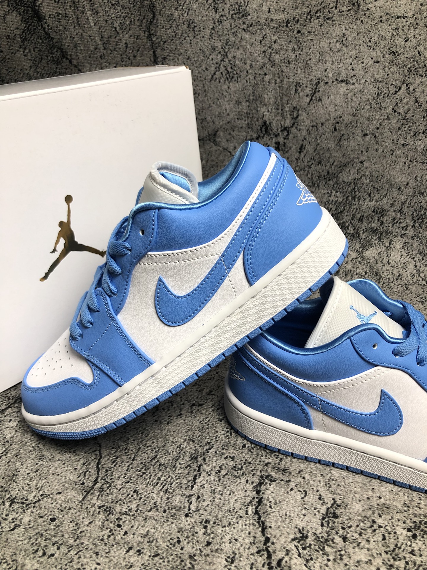 大学蓝aj1 low颜值也太帅了吧!