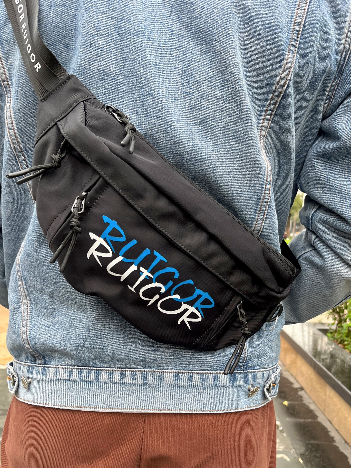 他说我挺会挑呀,这款包包他也想要

瑞戈家这款潮牌包包既可做腰包胸