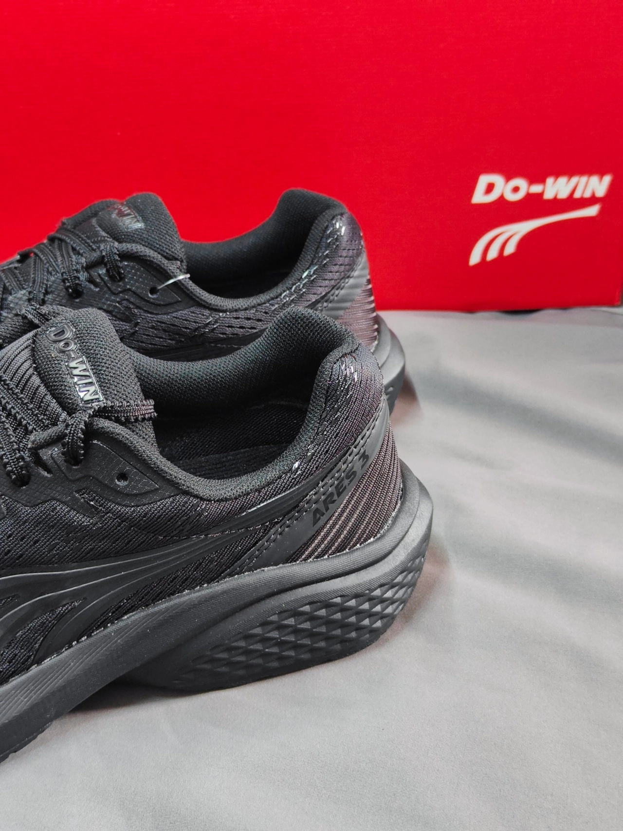 薄底跑鞋——多威战神三代