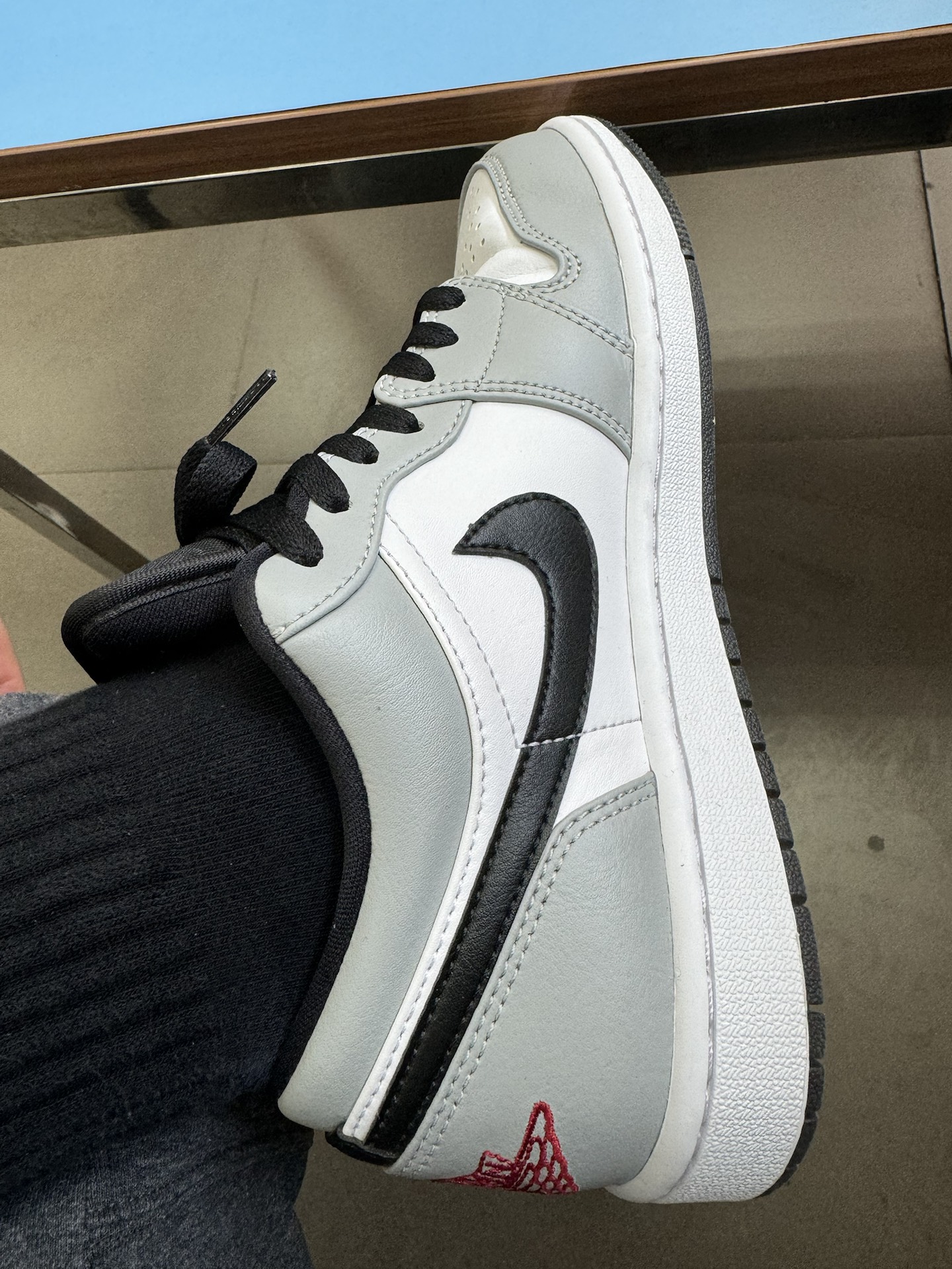 custom review-Jordan Air Jordan 1 'Свет Дым GREY' Низкие кеды Винтажные баскетбольные кроссовки Унисекс Дымчато-серый