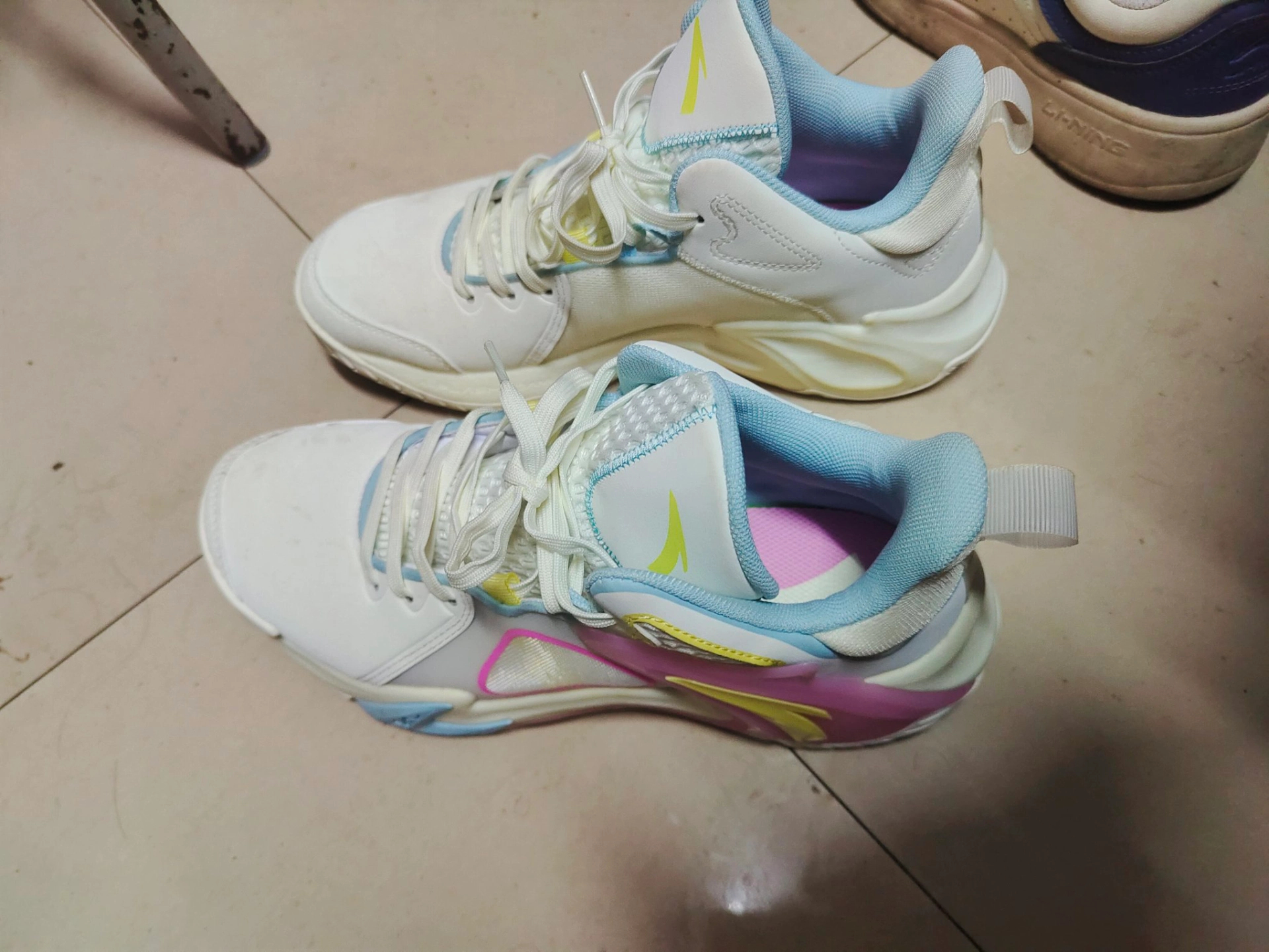 custom review-ANTA Airspace 4 Slip Устойчивый к истиранию Низкий Топ Баскетбольные кроссовки Мужской Белый Синий Розовый