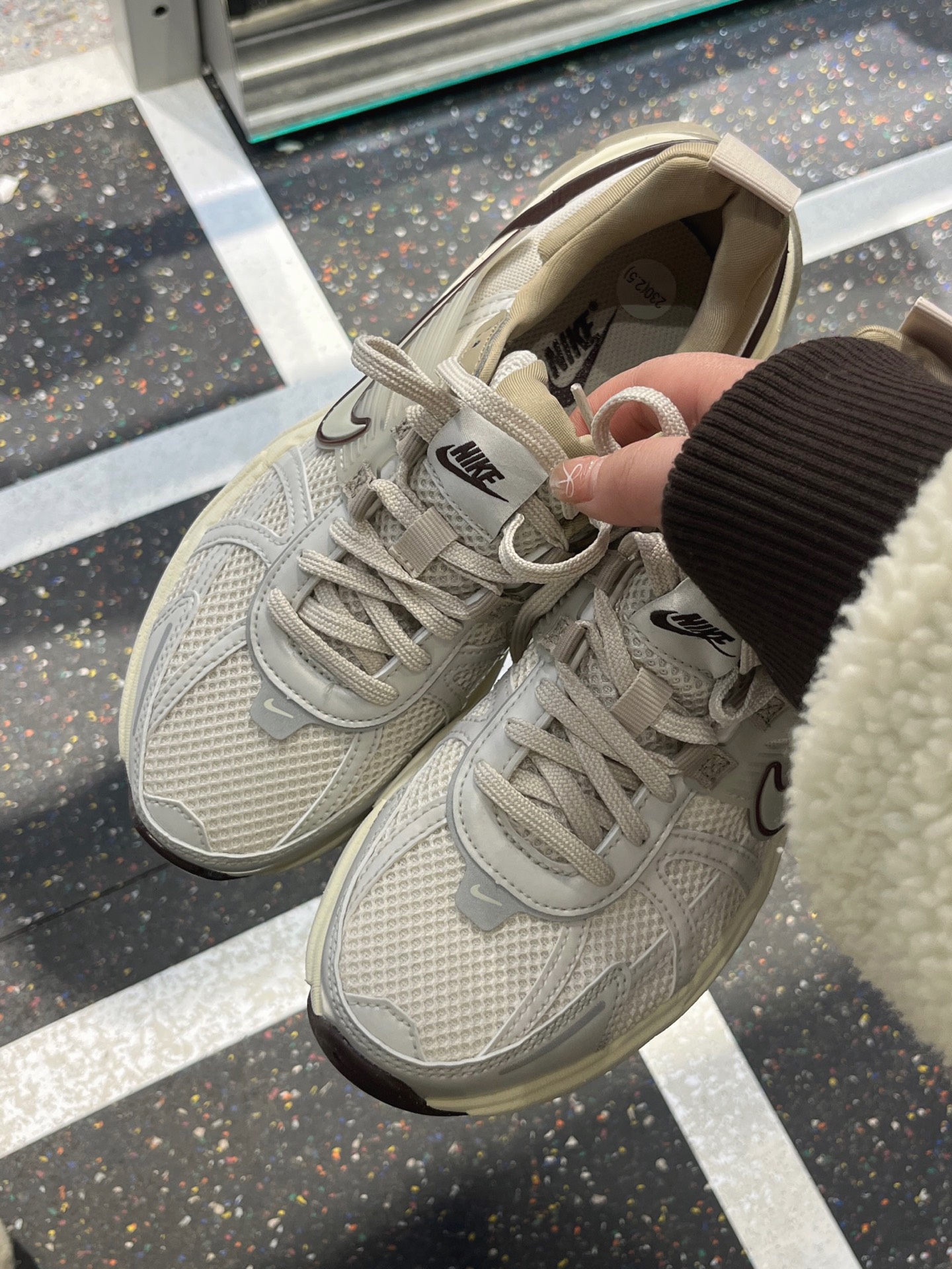 送料・関税込 ★ Nike V2K Run Light Orewood Brown Khaki Buy Nike V2K Run Women's Shoes - Light Orewood Brown/Khaki