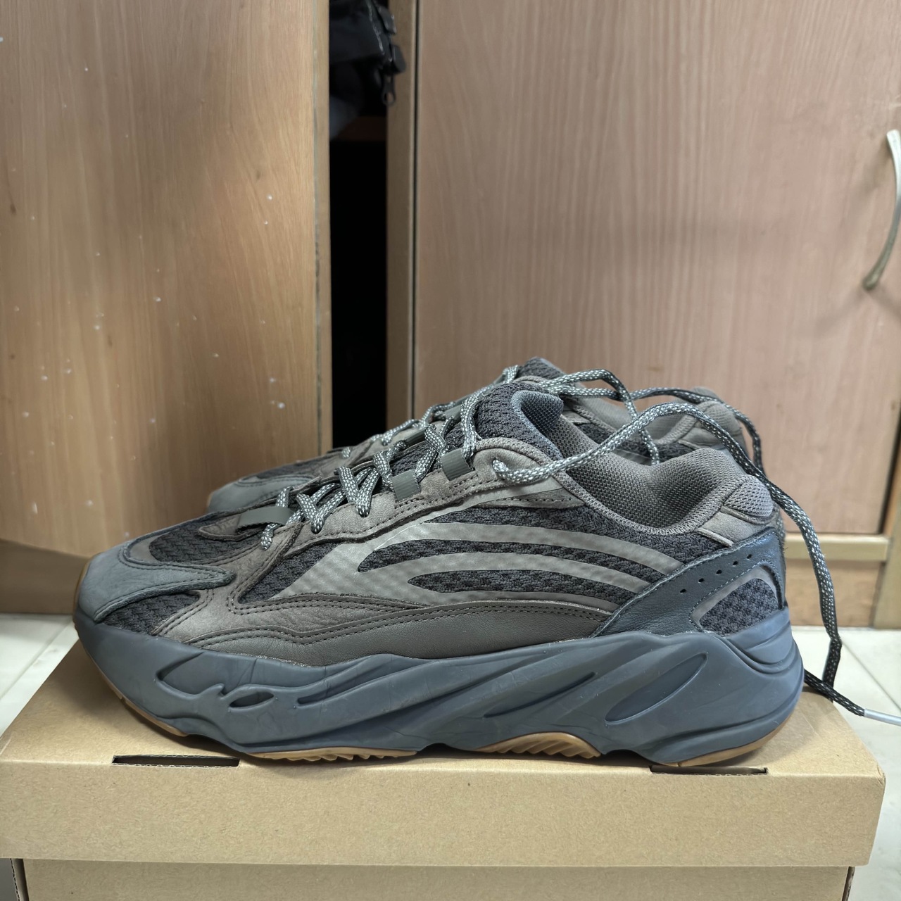 几乎全新yeezy 700晶洞宝藏 转手