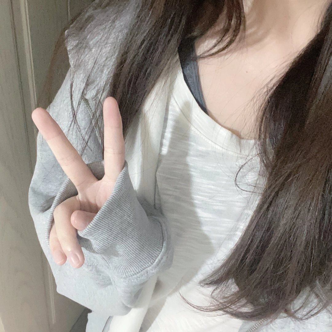 今日份穿搭 #分享我的宝藏卫衣 #不露脸对镜自拍 #不露脸对镜自拍