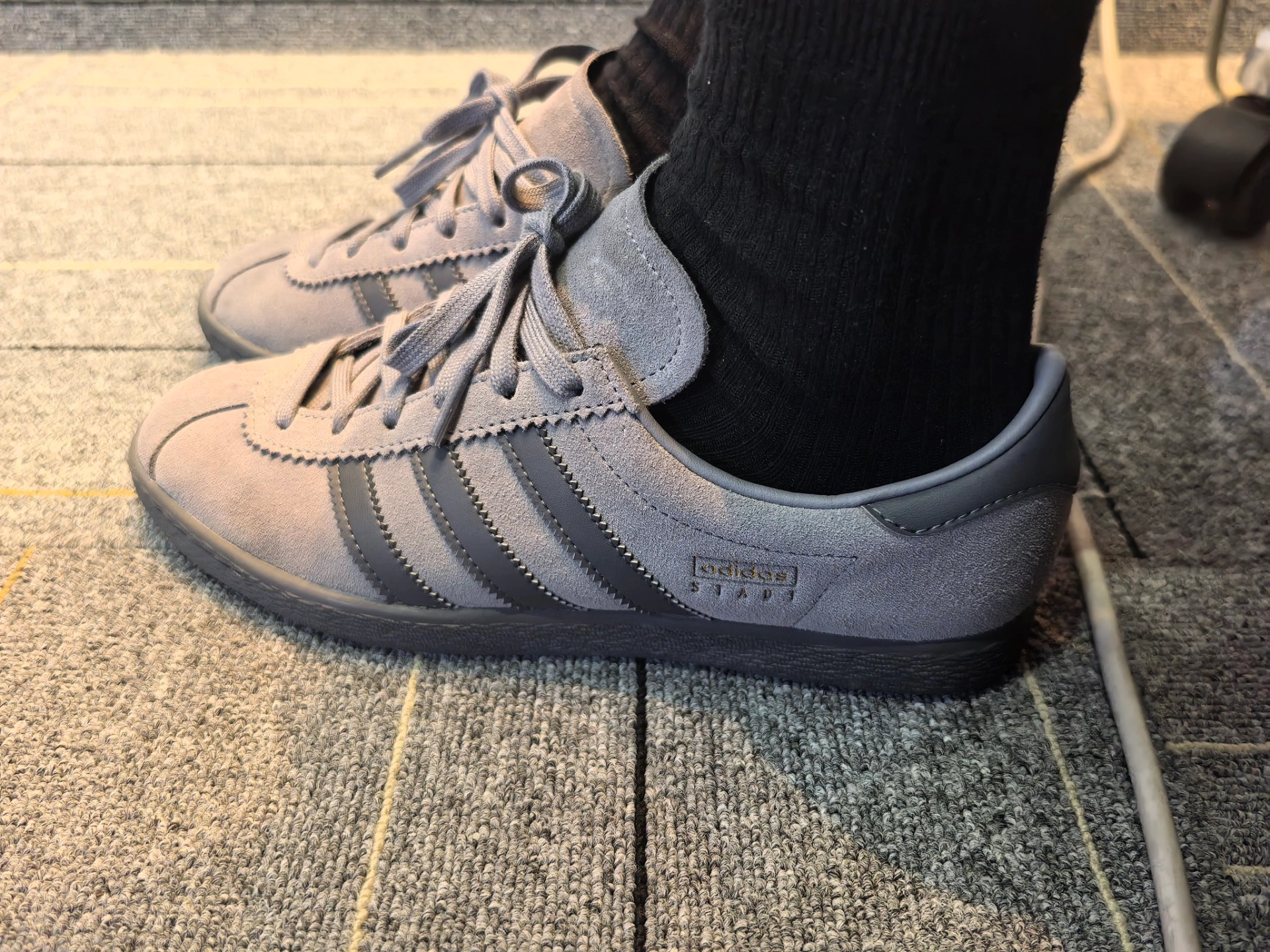 Реплики швейцарских часов - Adida спортивные обувь