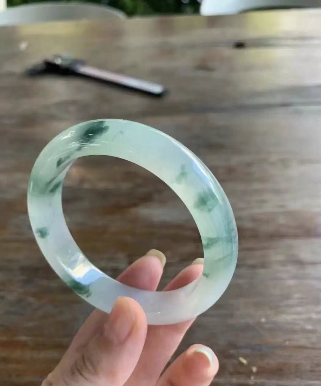 糯冰种飘花翡翠手镯