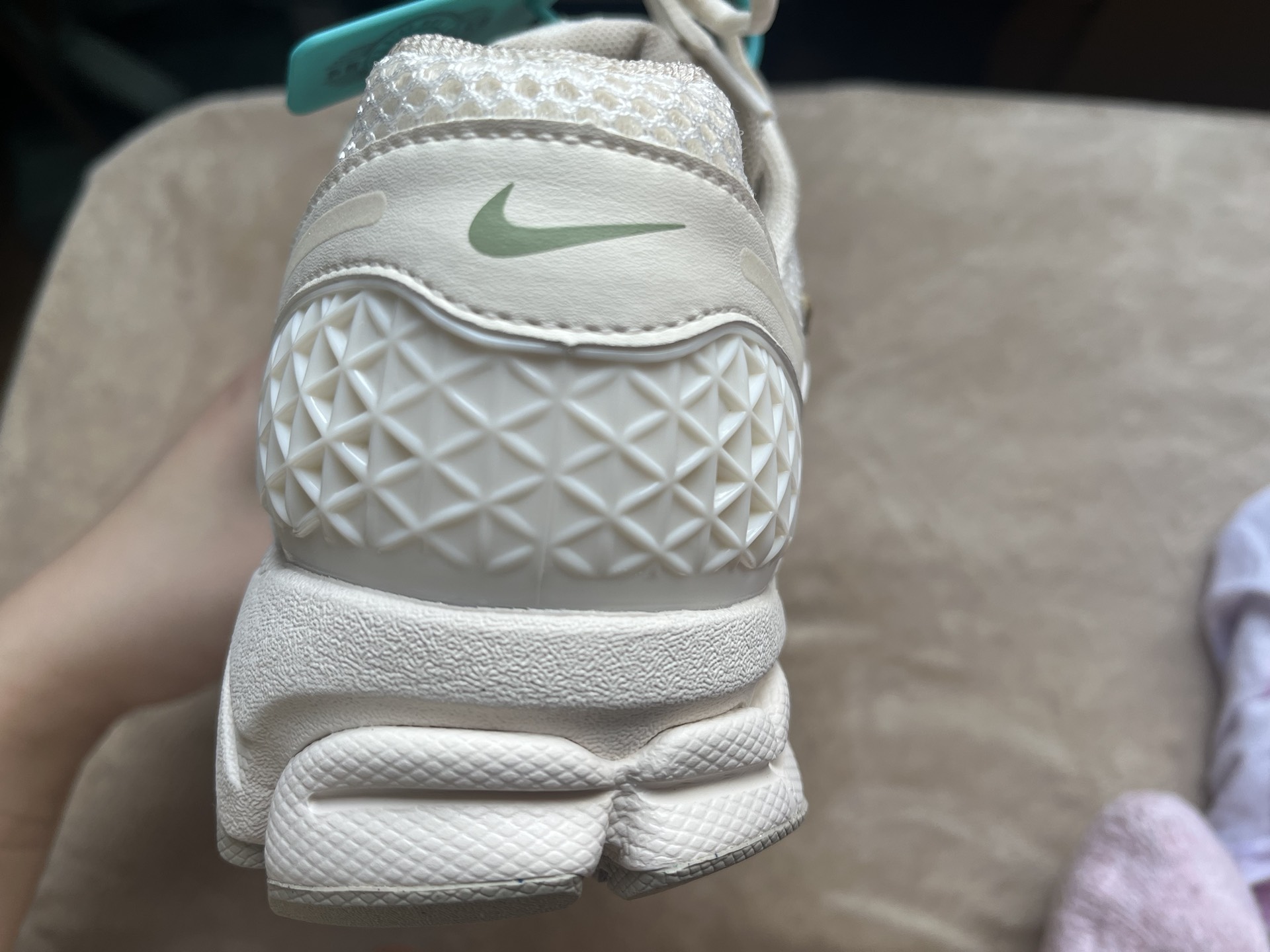 custom review-Nike Air Zoom Vomero 5 Амортизация Низкий Топ Повседневный Тренировки Городской Коммутирование Беговые кроссовки Женские Бежевый