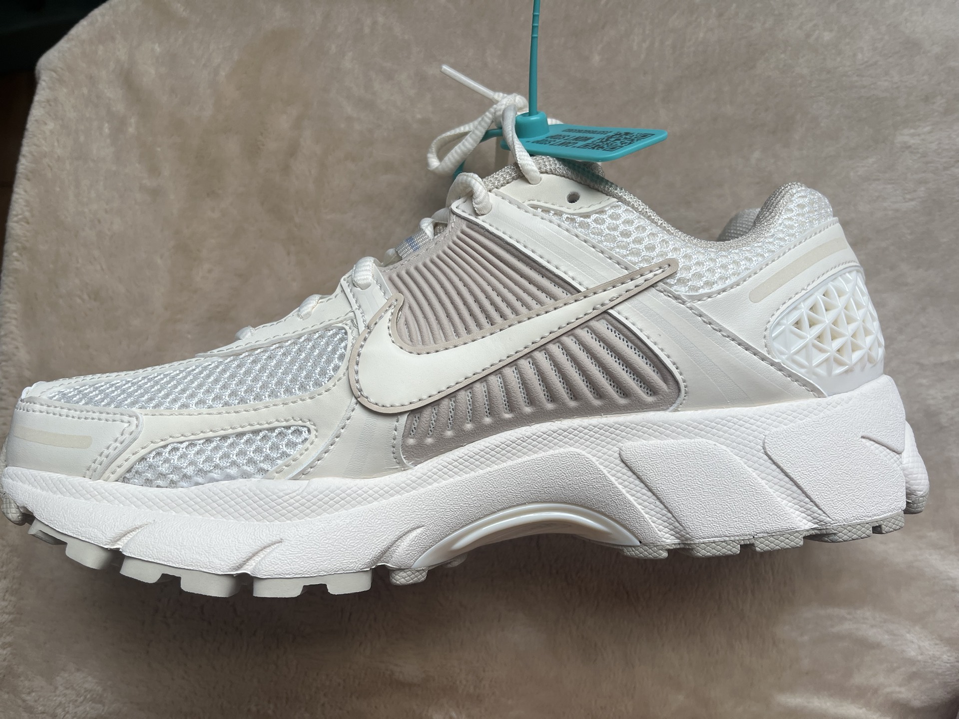 custom review-Nike Air Zoom Vomero 5 Амортизация Низкий Топ Повседневный Тренировки Городской Коммутирование Беговые кроссовки Женские Бежевый