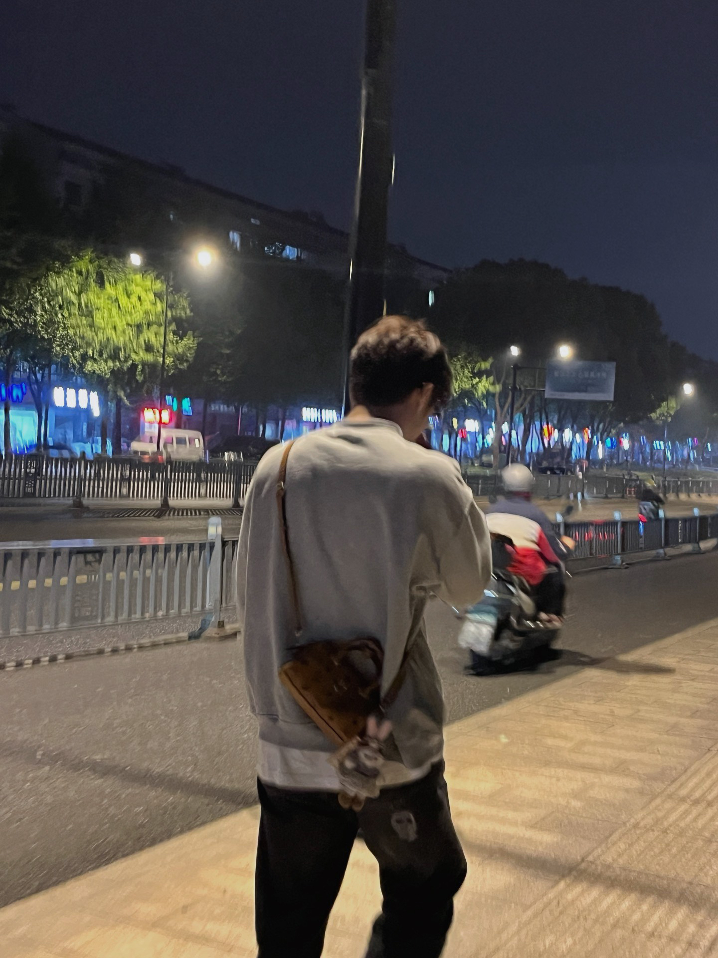 男生背mcm origina也毫不违和