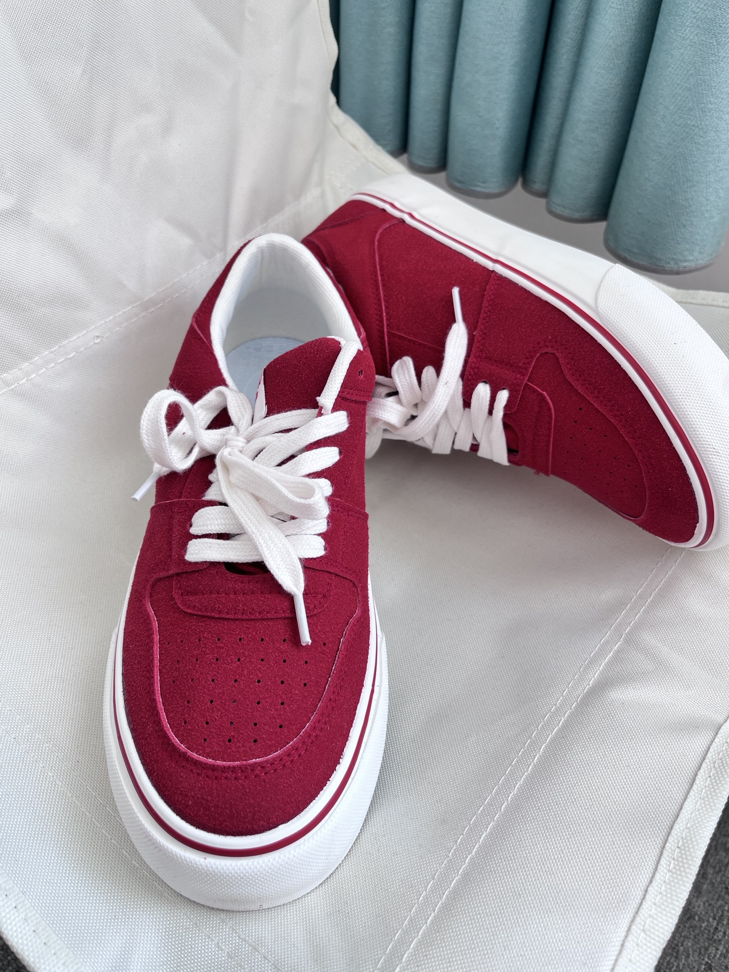 红色的休闲板鞋,不知道你穿过没有