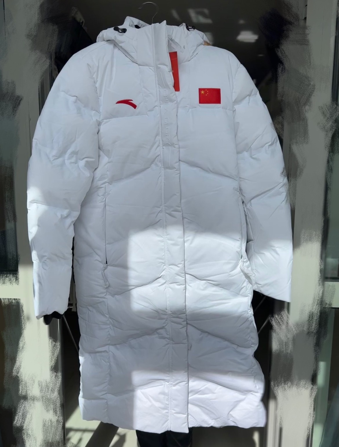 安踏国旗羽绒服太帅了