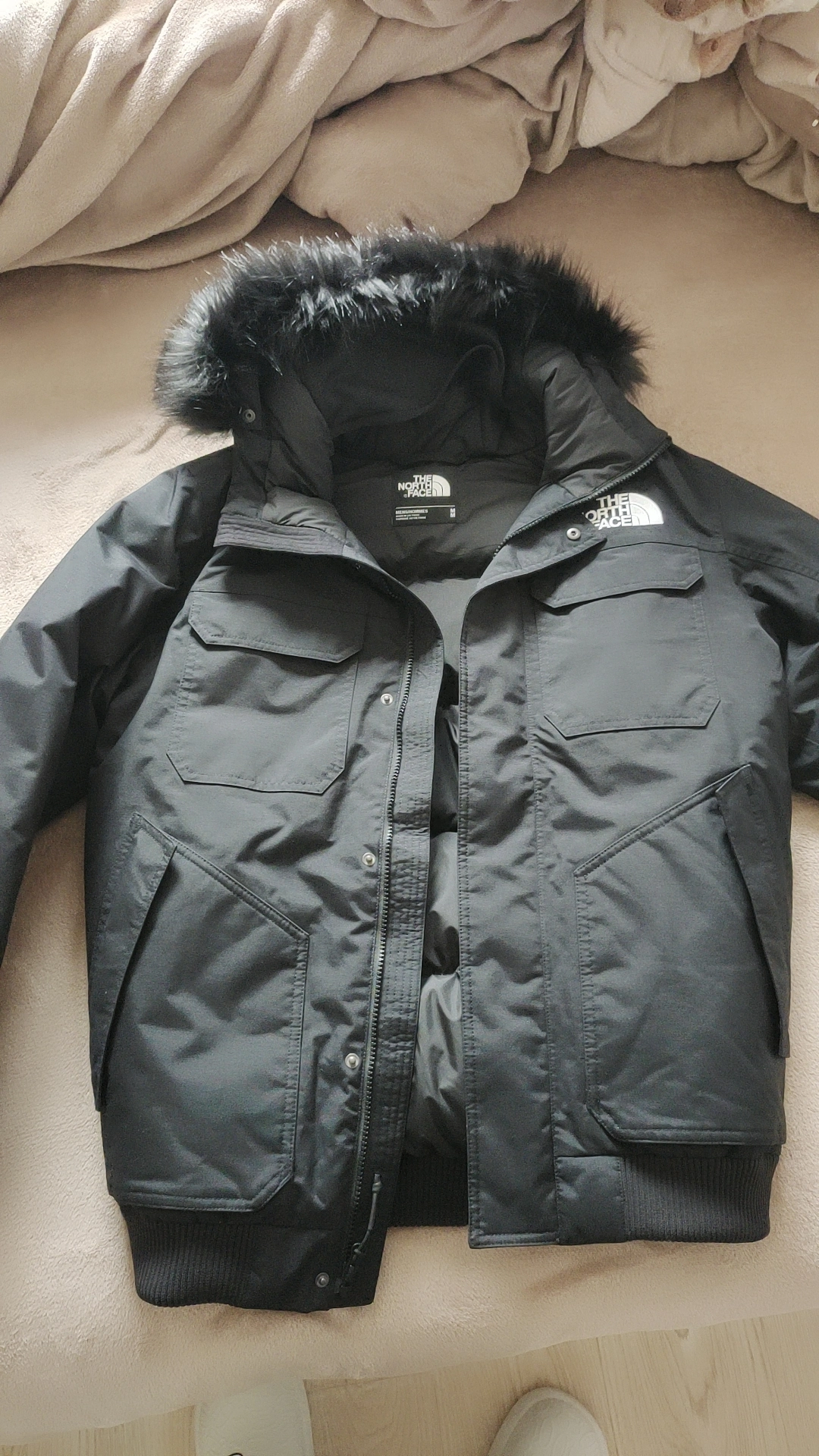 北面gotham3代工装羽绒服,防风防水又保暖,小伙伴安排吧