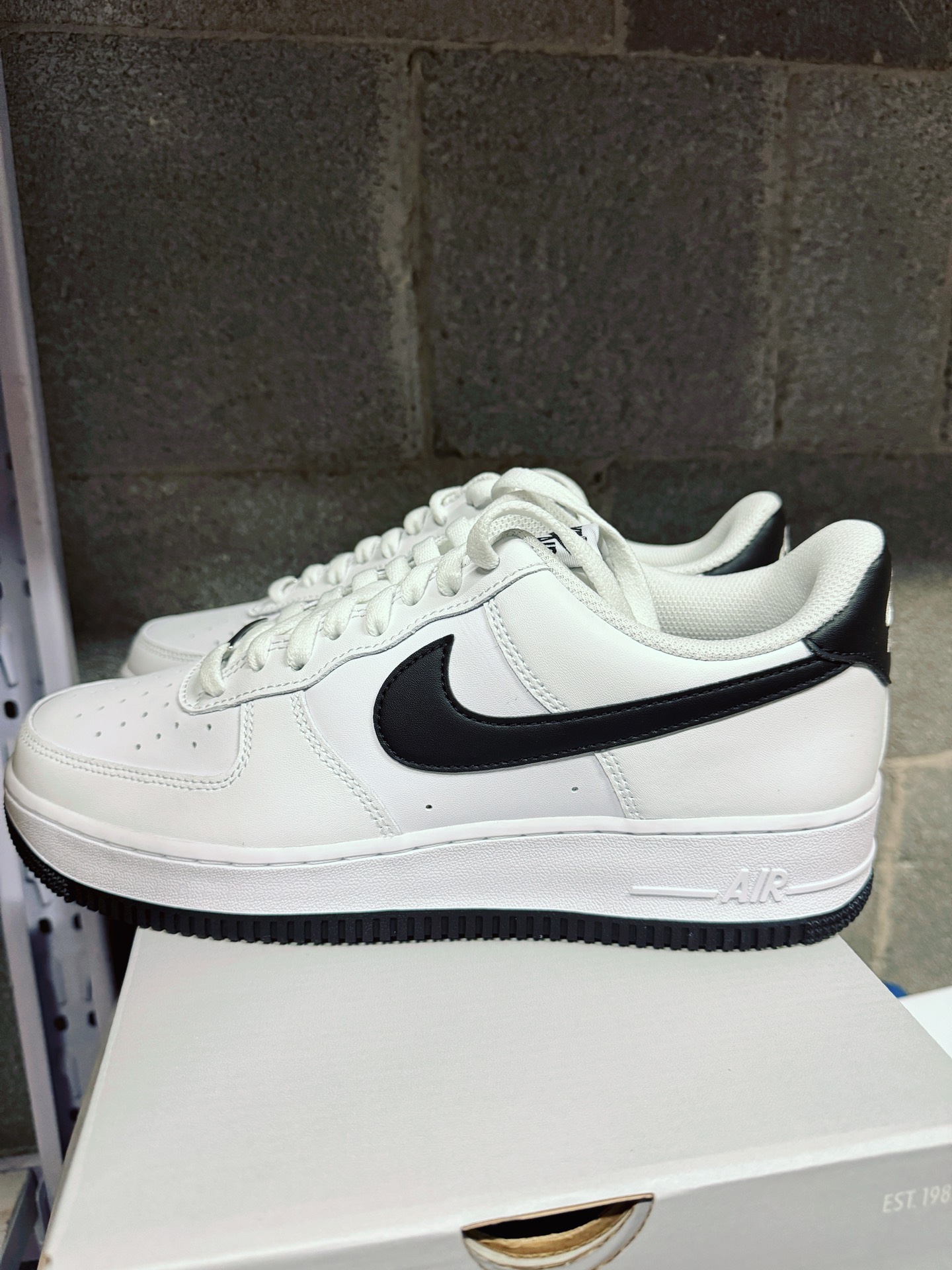 人手一双空军一号 #空军一号nike爱了 #nike黑白配色  nike air