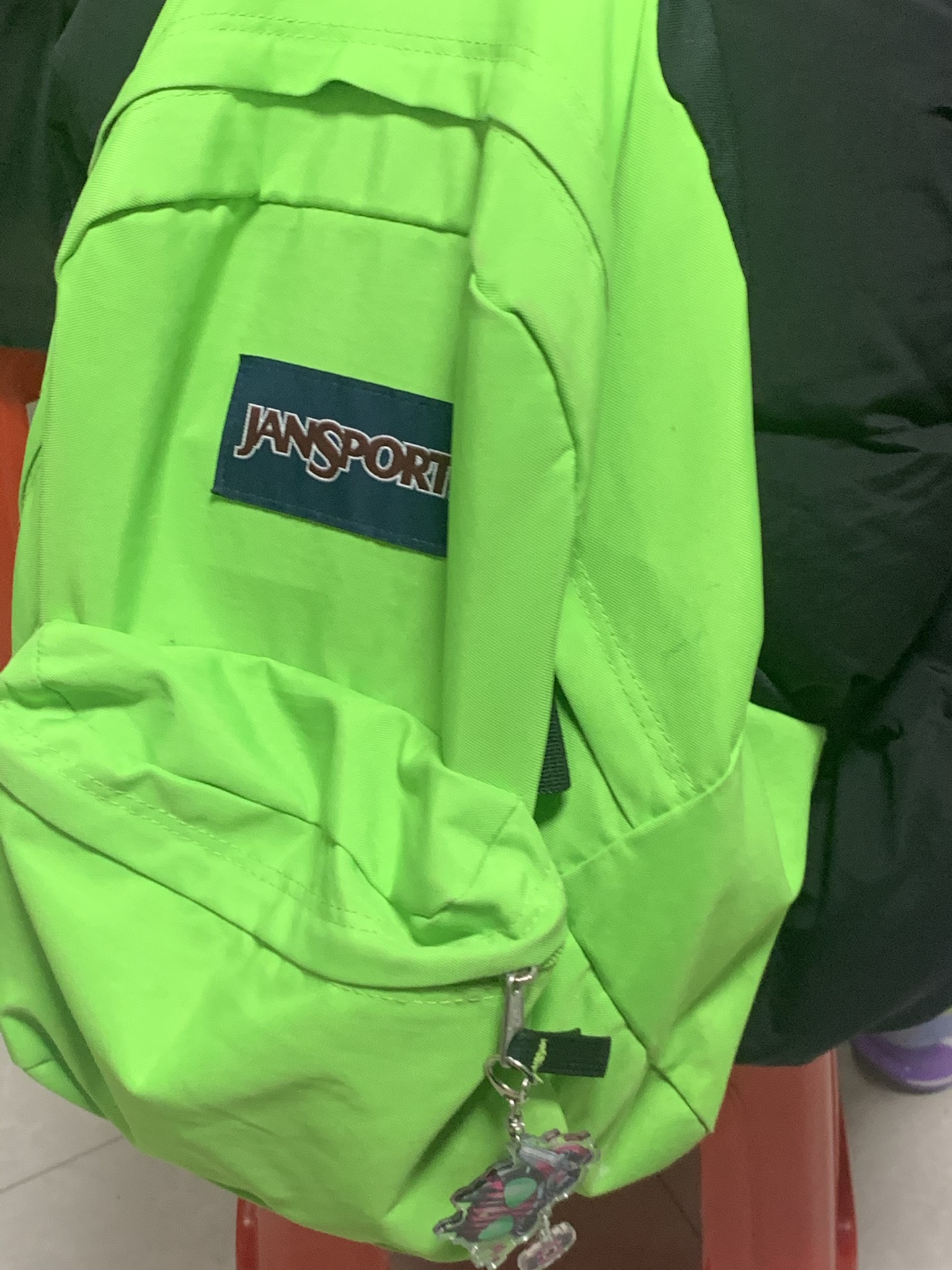 jansport太好看了!就是喜欢这种显眼的颜色!