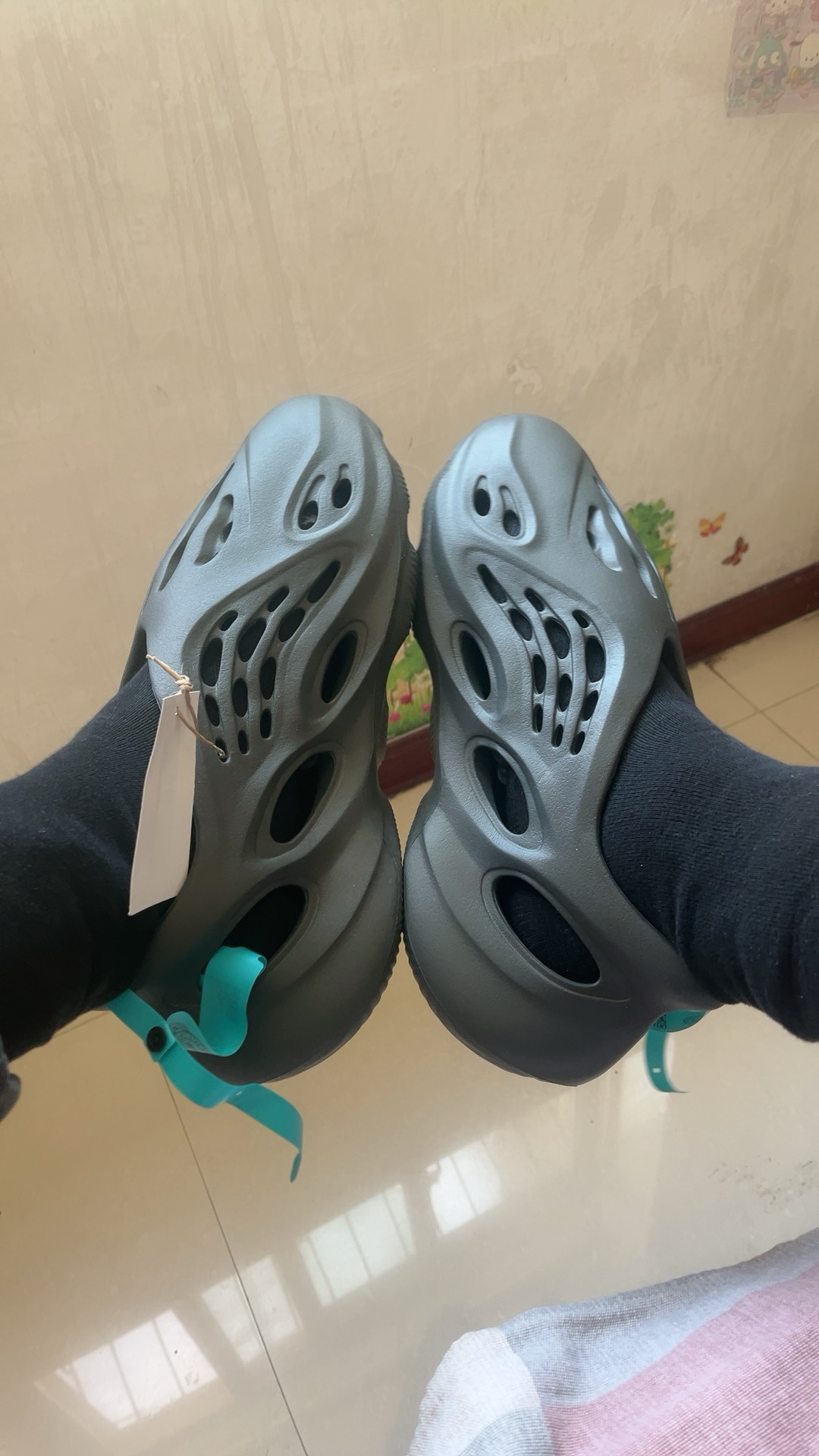 custom review-Adidas Originals Yeezy Foam Runner 'Carbon' Sabo Unisex Gray Adidas Originals Yeezy Foam Runner 'Угольный' Сабо Унисекс Серый