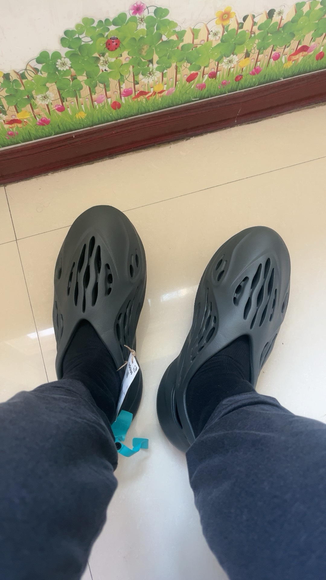 custom review-Adidas Originals Yeezy Foam Runner 'Carbon' Sabo Unisex Gray Adidas Originals Yeezy Foam Runner 'Угольный' Сабо Унисекс Серый