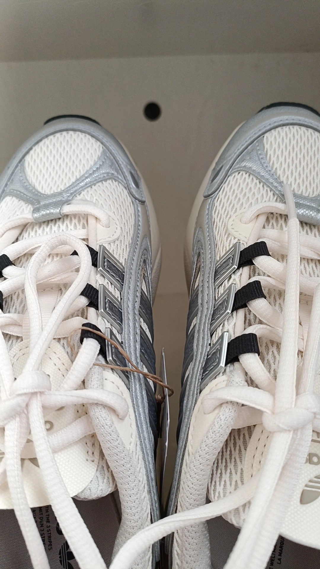 custom review-Adidas Originals Ozmillen Дышащий Низкий Топ Повседневные Беговые Кроссовки Женские Белые Серебристо-Серые