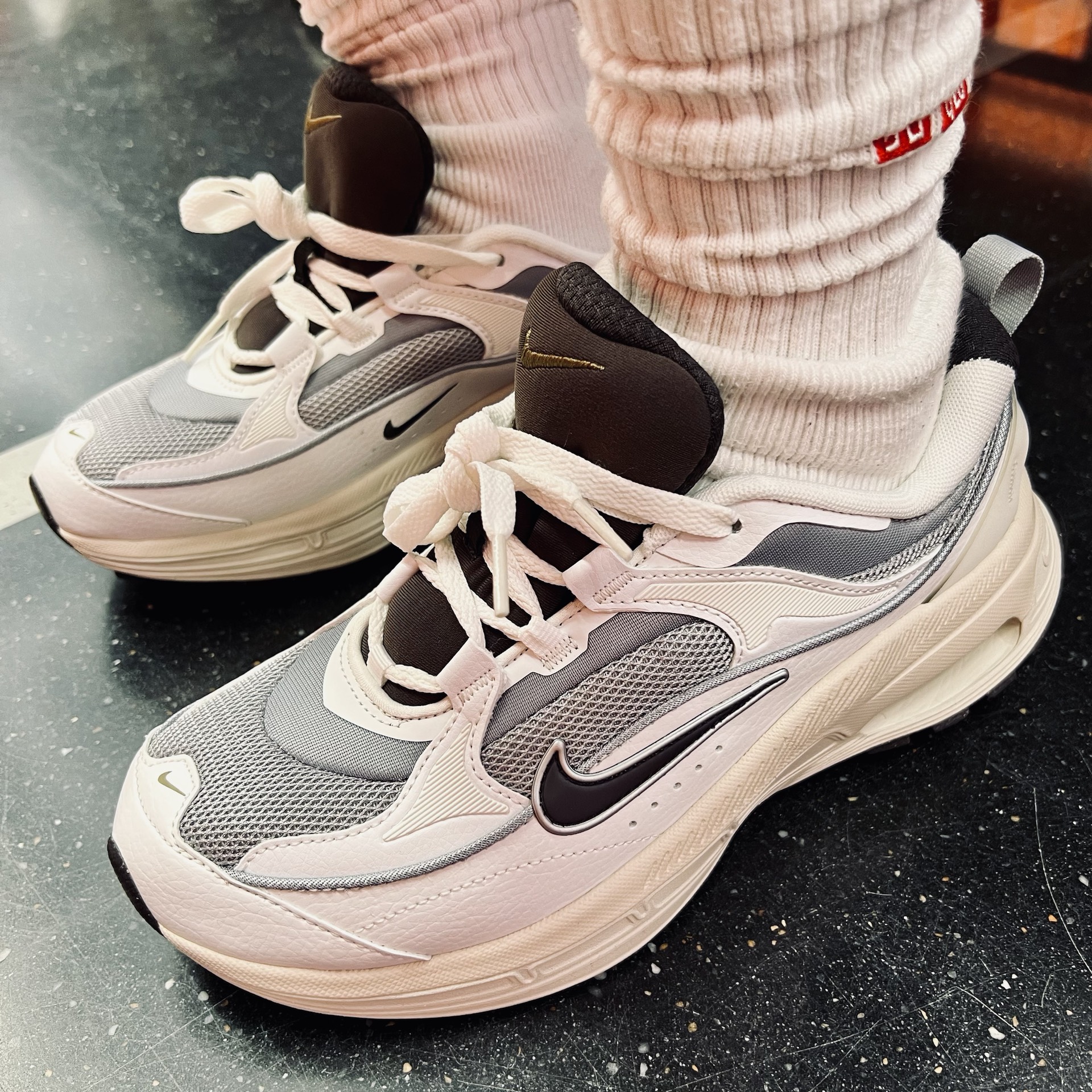 这双笨笨的做旧复古气垫运动鞋还真不错呀nike air max bliss