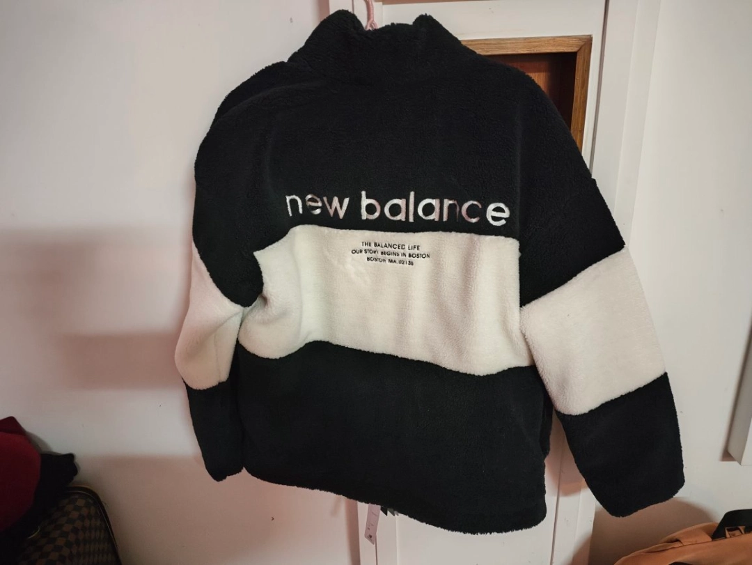 custom review-New Balance совместная брендированная куртка унисекс разноцветная