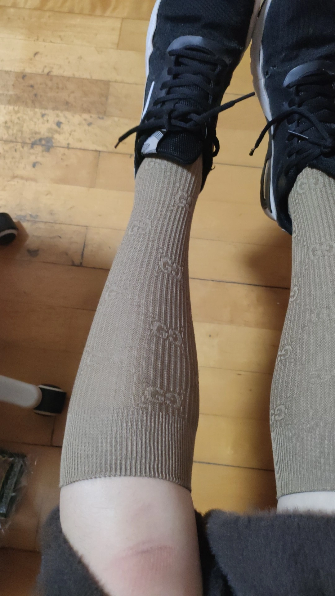 custom review-GUCCI FW22 Высокие носки до колена женские коричневые