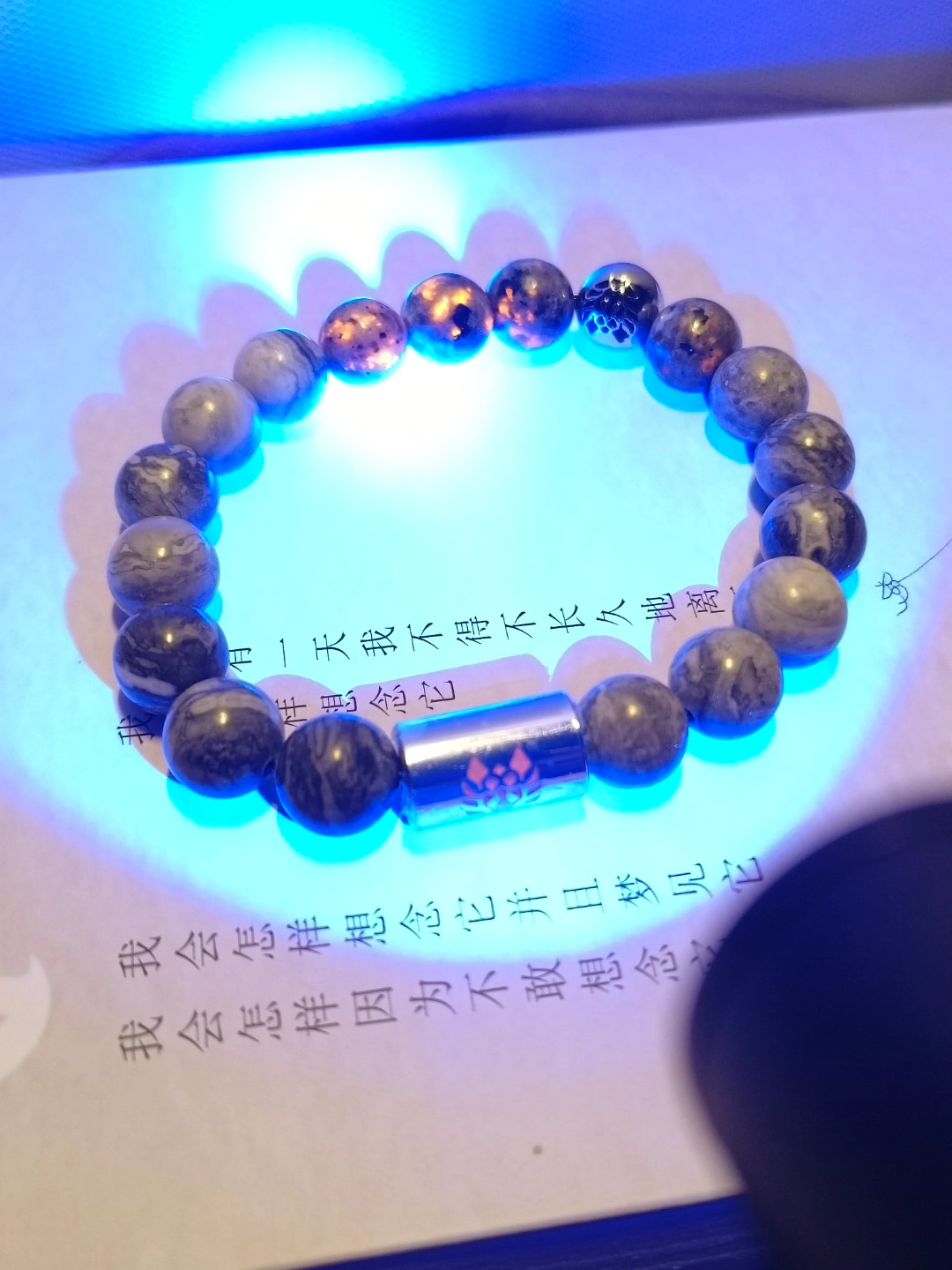 这款火焰石手串也太好看了吧!适合春夏的贵气感饰品