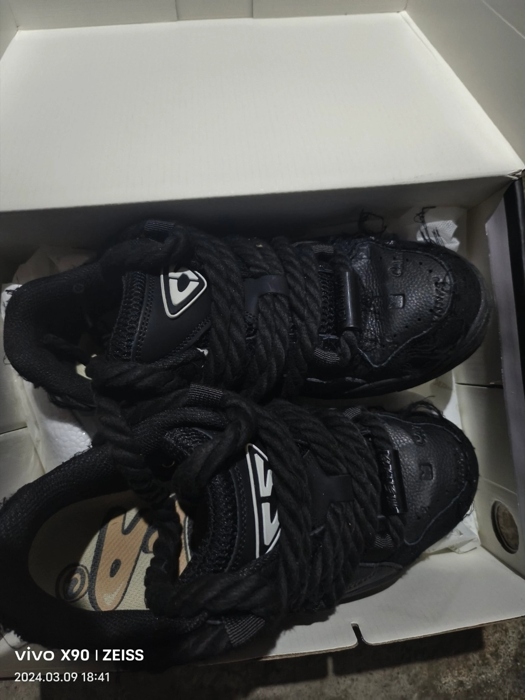 custom review-Cat Sofa Dreadlocks Модель Низкие Кроссовки для Скейтбординга Унисекс Черные с Дистрессом Кружево