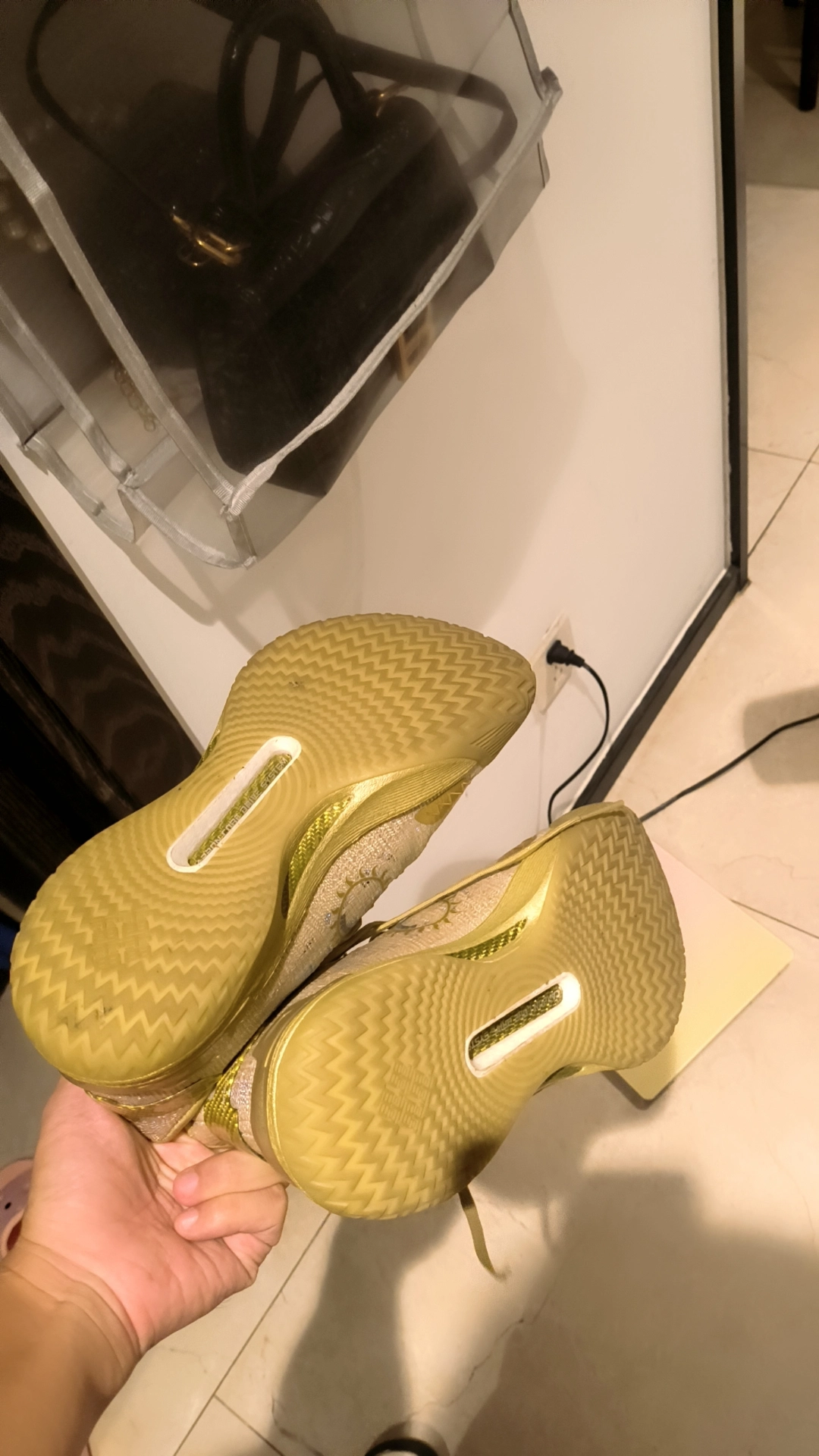 custom review-LINING Gamma Basketball Shoes Men's Low Top Gold