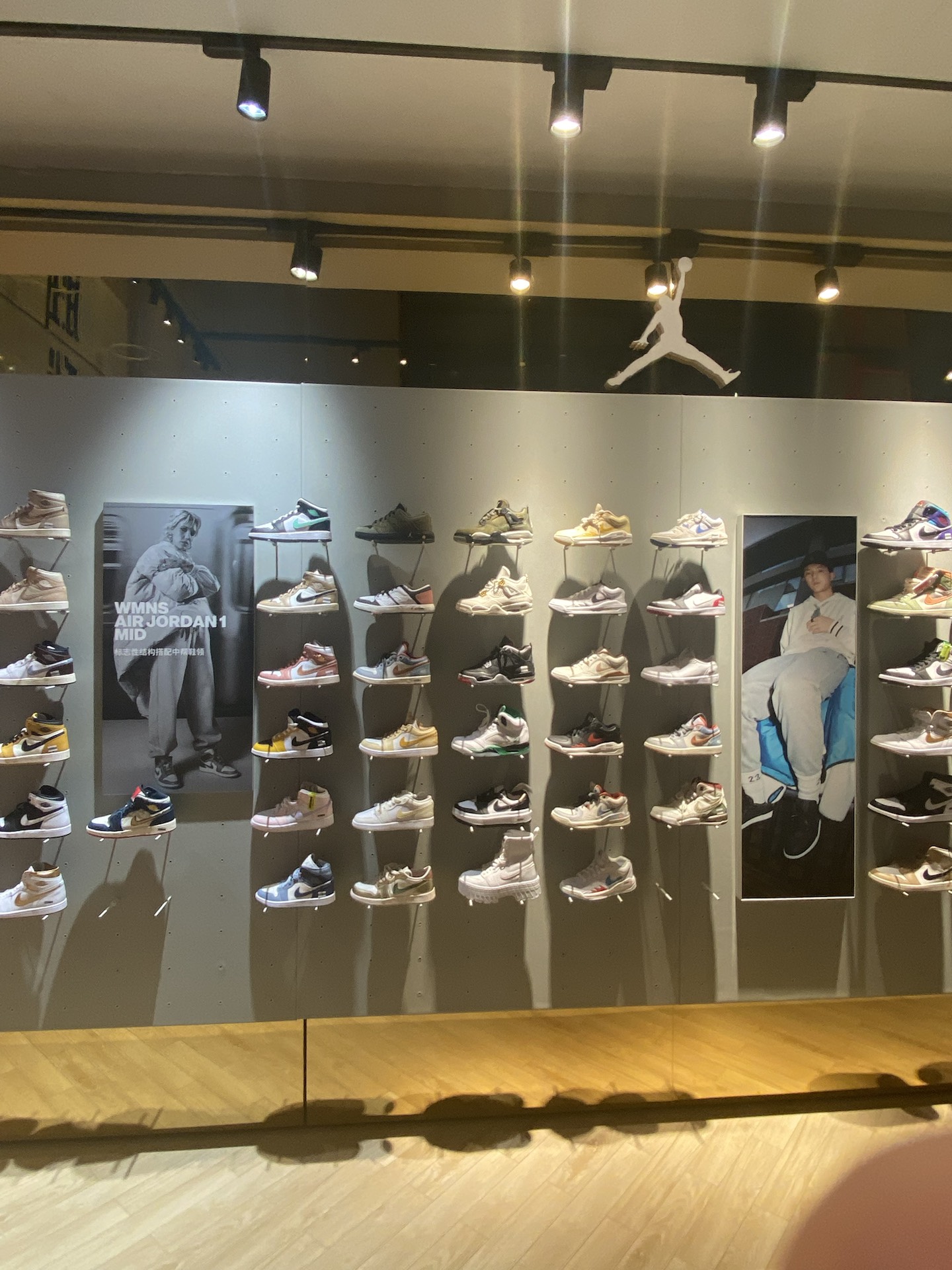 从前人头攒动的乔丹专卖店现在怎么了