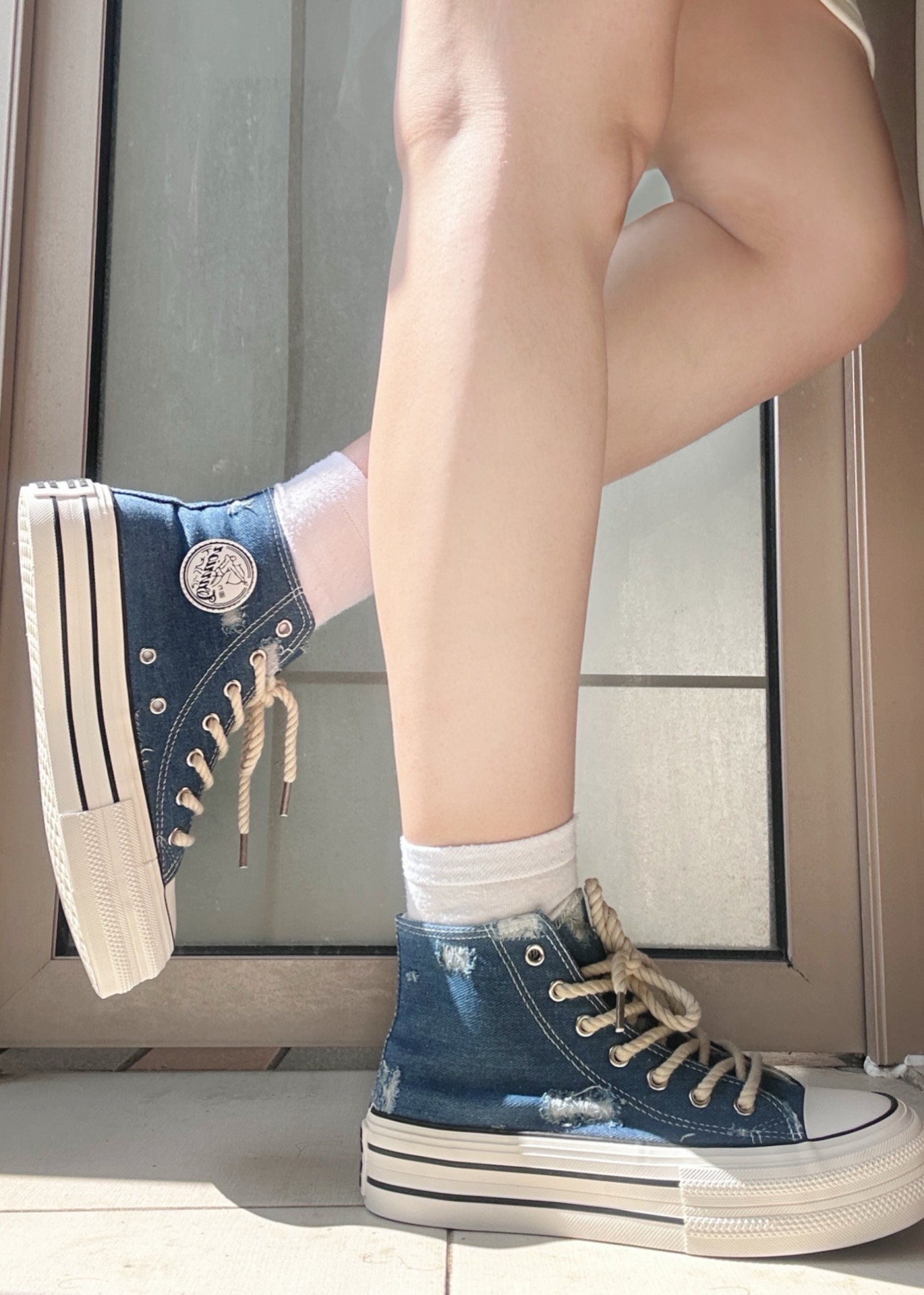 小腿粗的姐妹配个小白袜子加这双鞋,真的显腿细,而且它颜值也在线呢