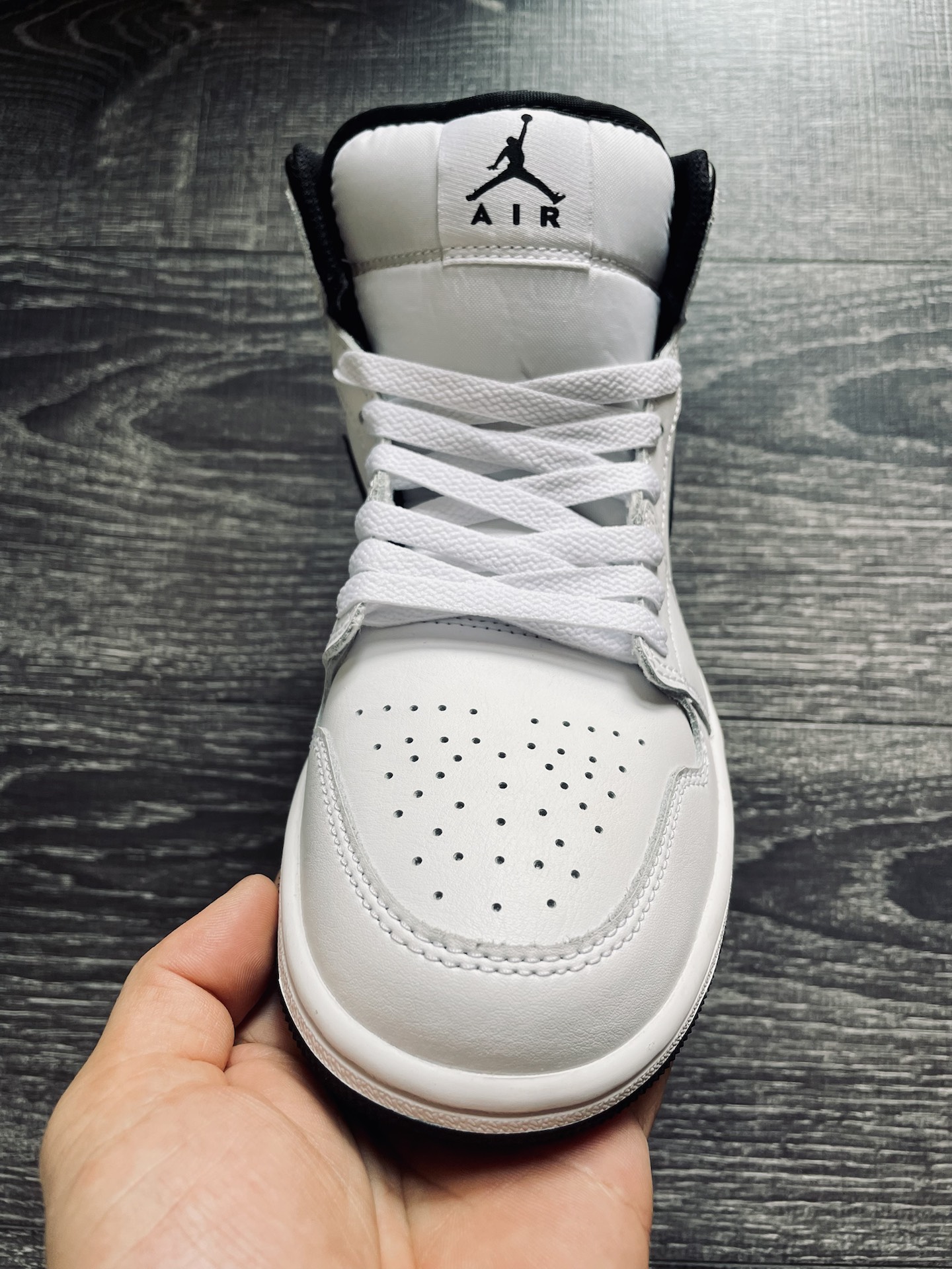 aj1白黑月图片