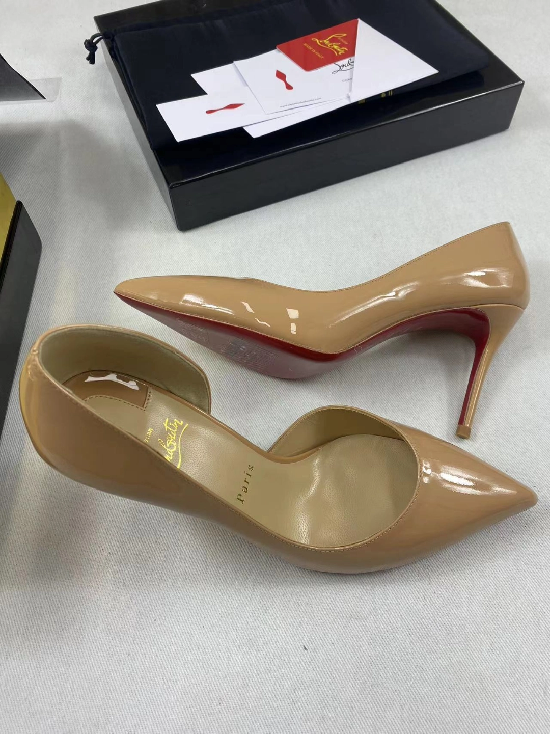 cl镂空红底鞋,高跟鞋穿着就是好看