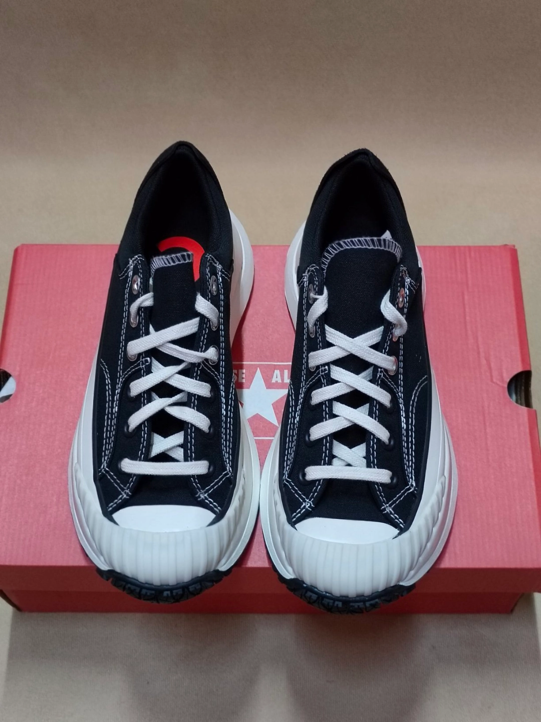 匡威增高帆布鞋为身高加分哦!