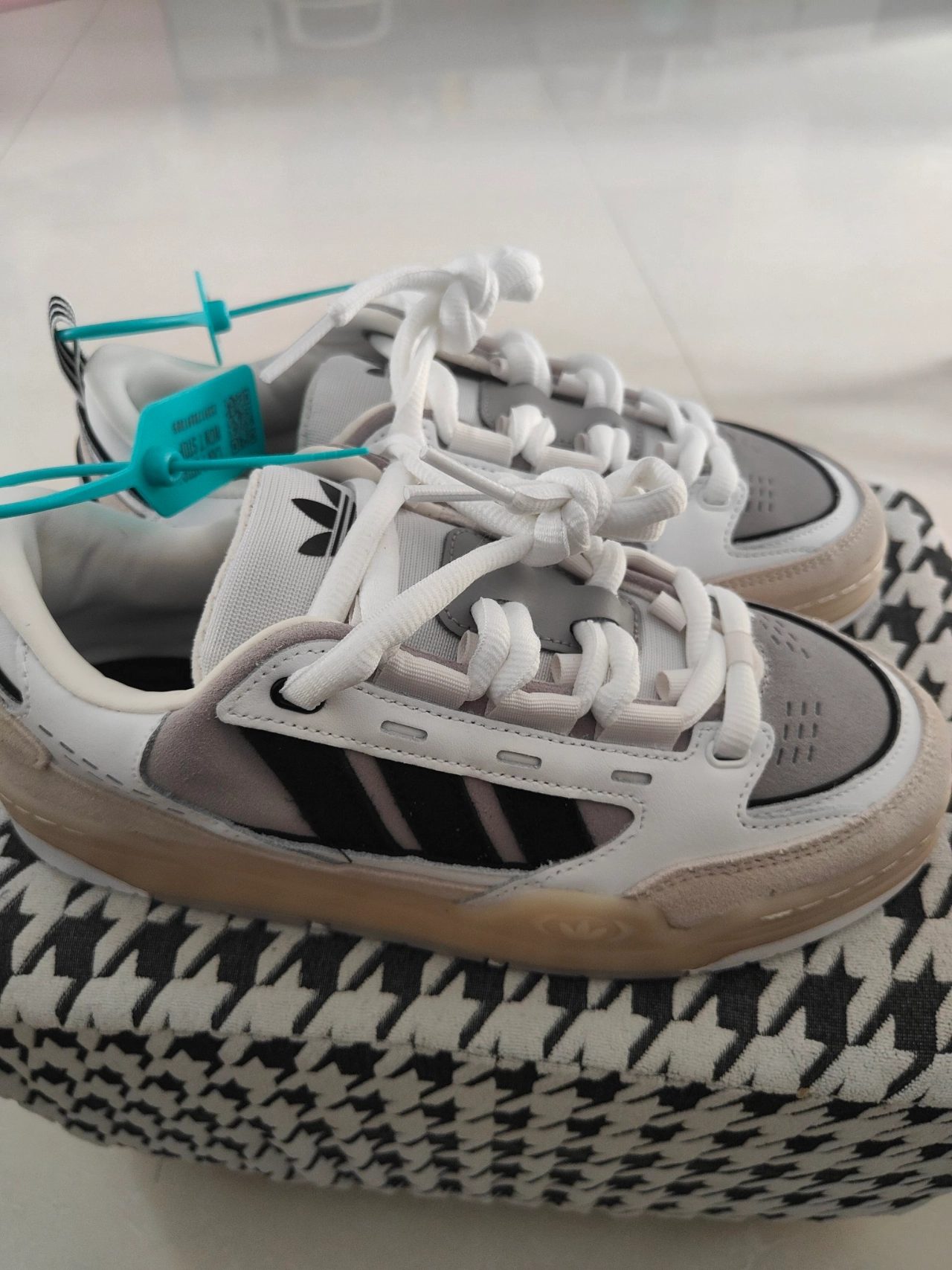 custom review-Adidas Originals Adi2000 Slip-resistant Abrasion-resistant Low Top Skateboard Shoes Unisex White Black Gray Adidas Originals Adi2000 Противоскользящие Устойчивые к истиранию Низкие Кеды Скейтборд Унисекс Белый Черный Серый