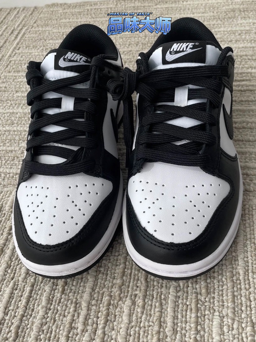 材质很好打理 鞋跟处刺绣的nike标识小细节不错  nike黑白熊猫dunk