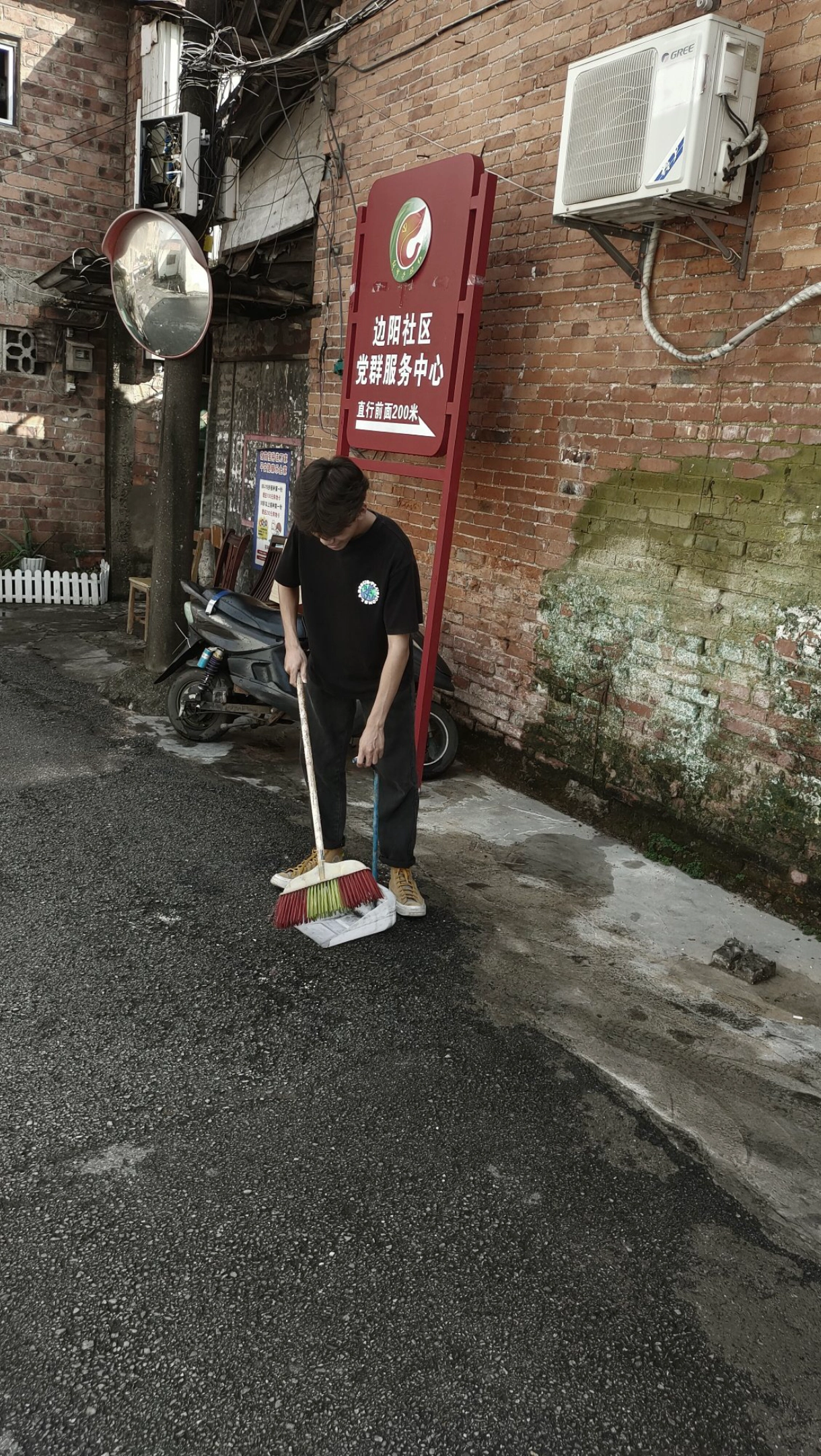 为了毕业居然还让我去扫地我真的是服了