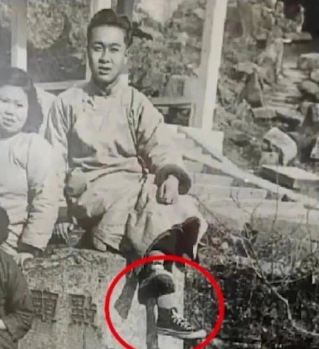 民国时期穿匡威的男人