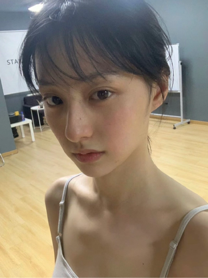 真美女的素颜都长得鼻子是鼻子眼是眼的