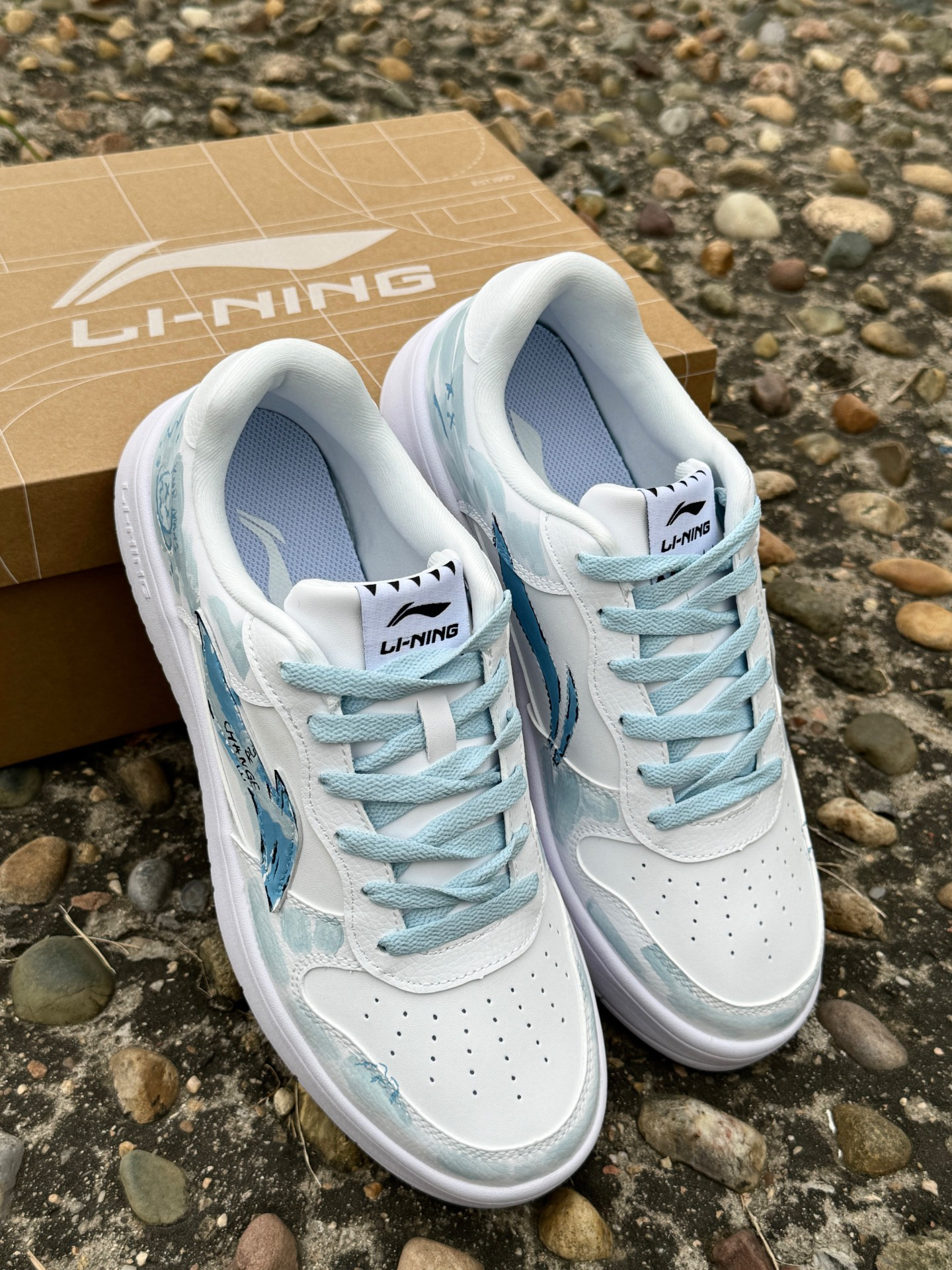 我的第一双李宁板鞋