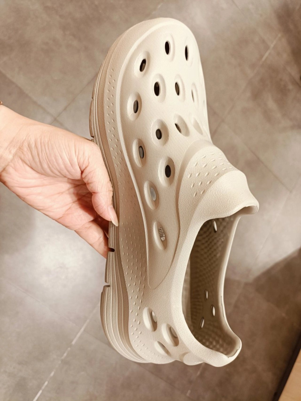 skechers斯凯奇 新款夏洞洞鞋 时尚潮流 耐穿缓震厚底 防滑沙滩鞋