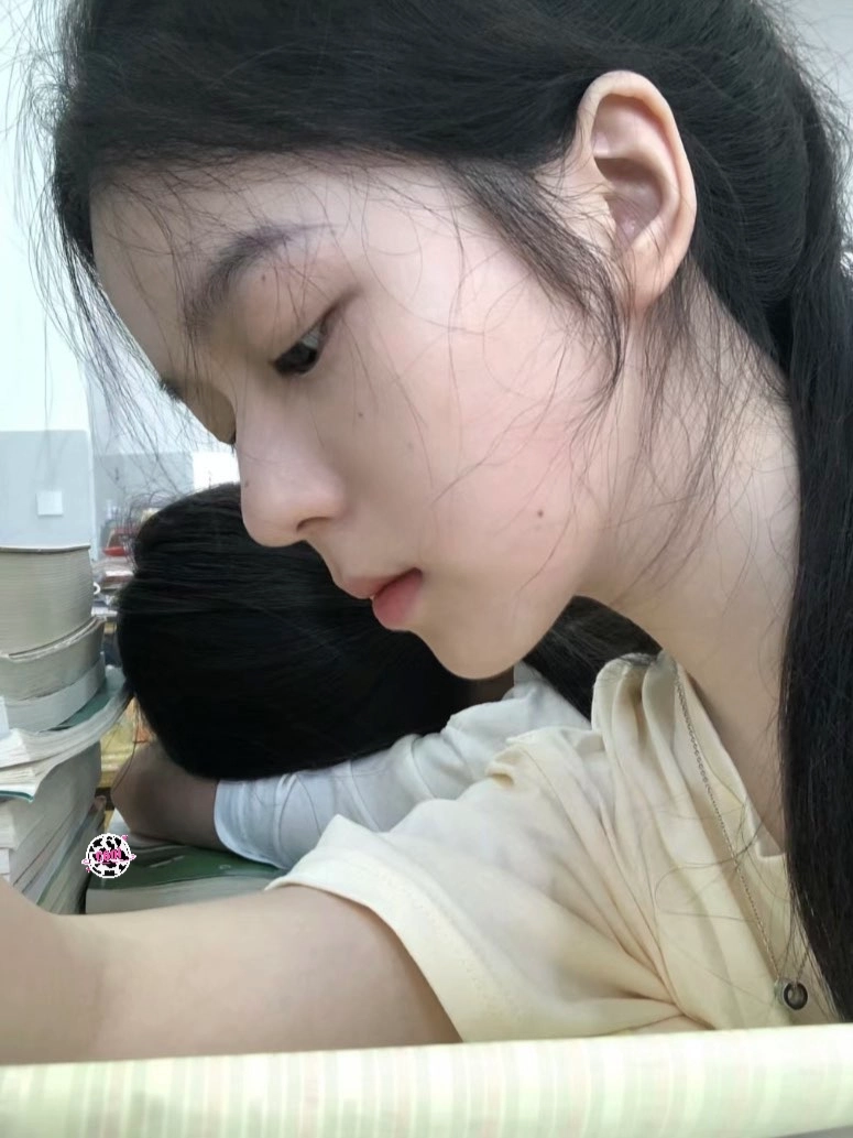 06女高|被同桌夸素颜漂亮