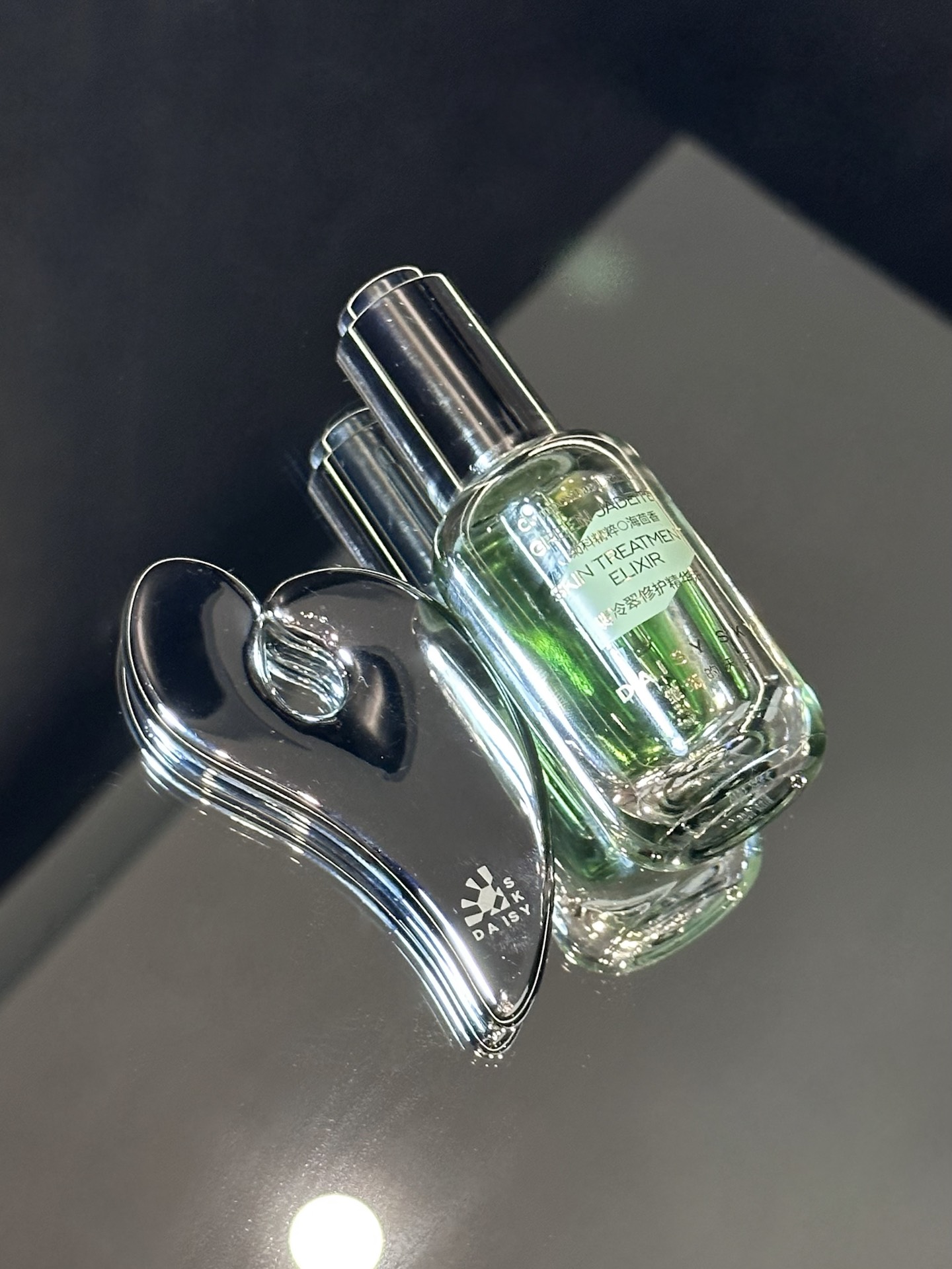 久仰雏菊的翡冷翠精华油的大名 亲自见证了我从过敏烂脸用它修护好了
