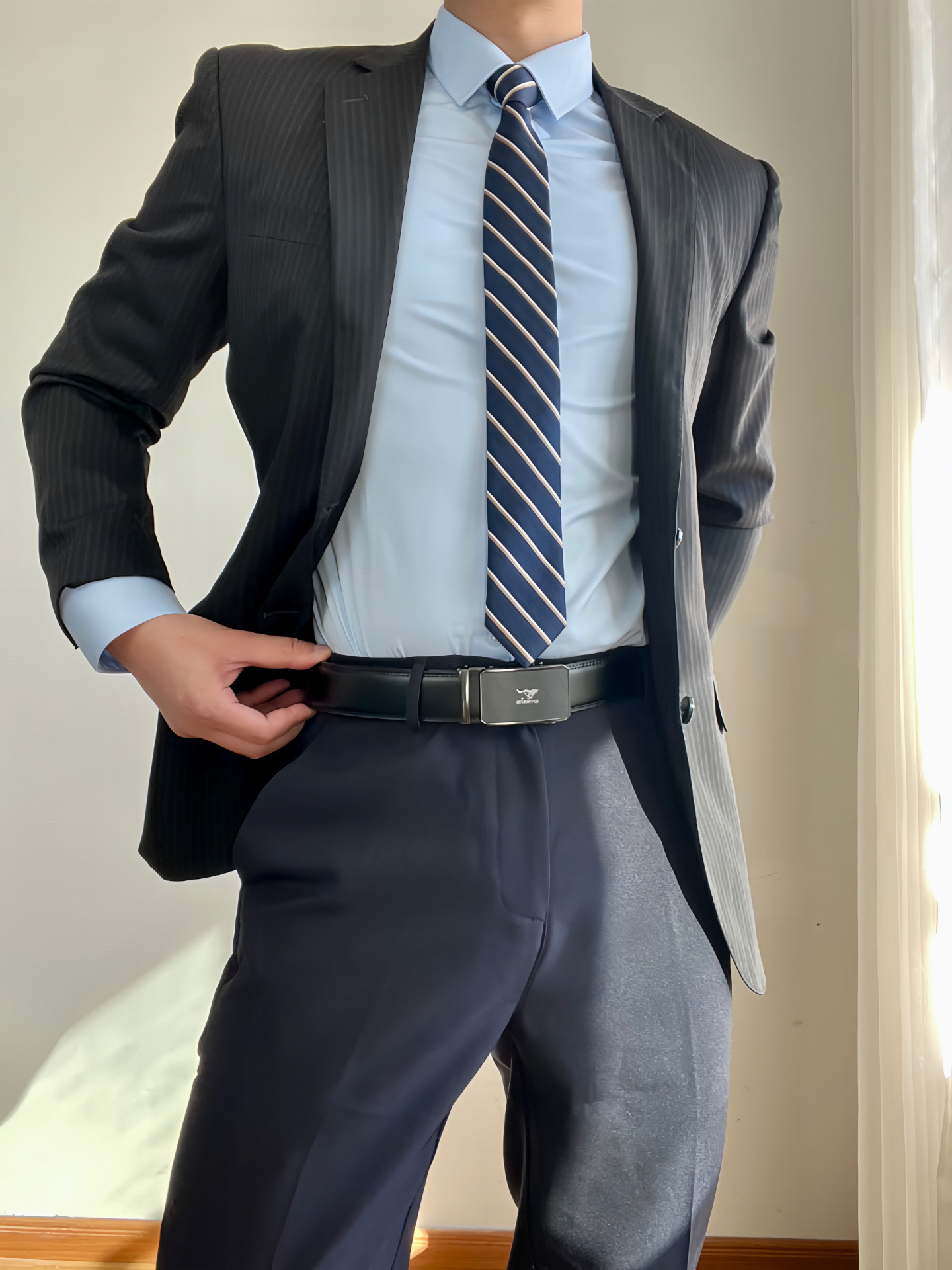 给室友买的皮带我先试一下,嘿嘿 😎