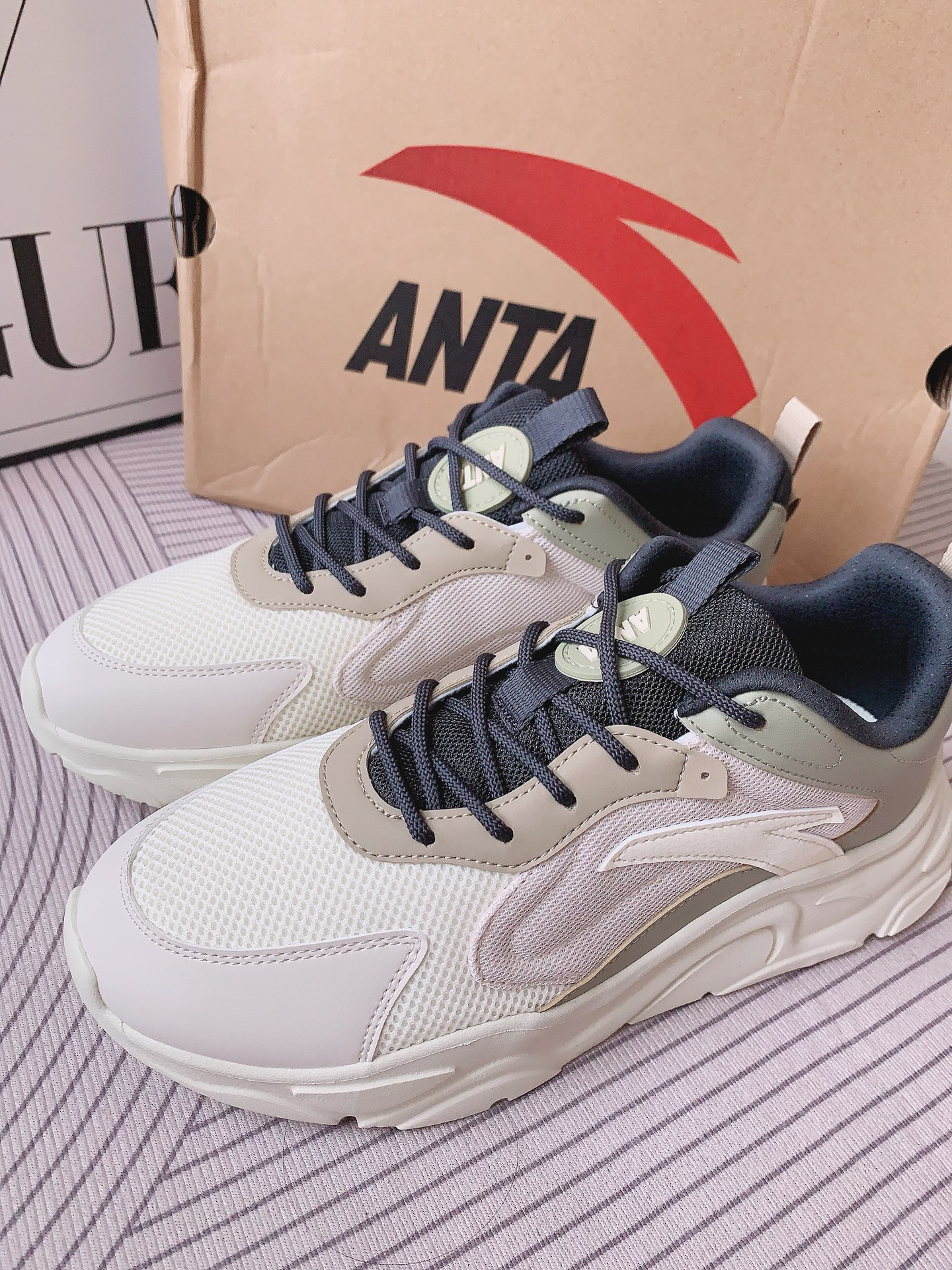 一眼心动,这双牛油果配色的安踏小千禧我不允许你不知道