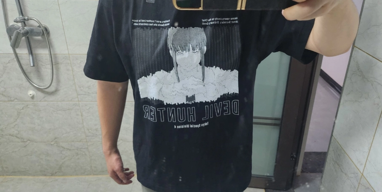 custom review-UNIQLO X Черный Унисекс T-рубашки